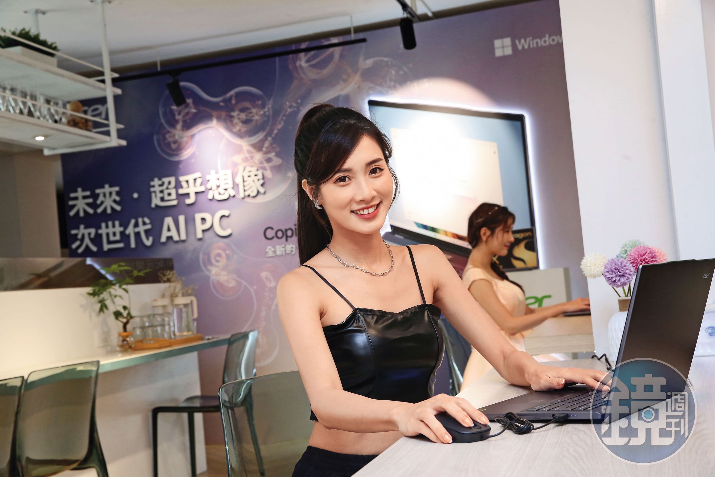 華碩和宏碁等PC廠都採用群聯方案,潘健成看好今年下半年AI PC開始普及。