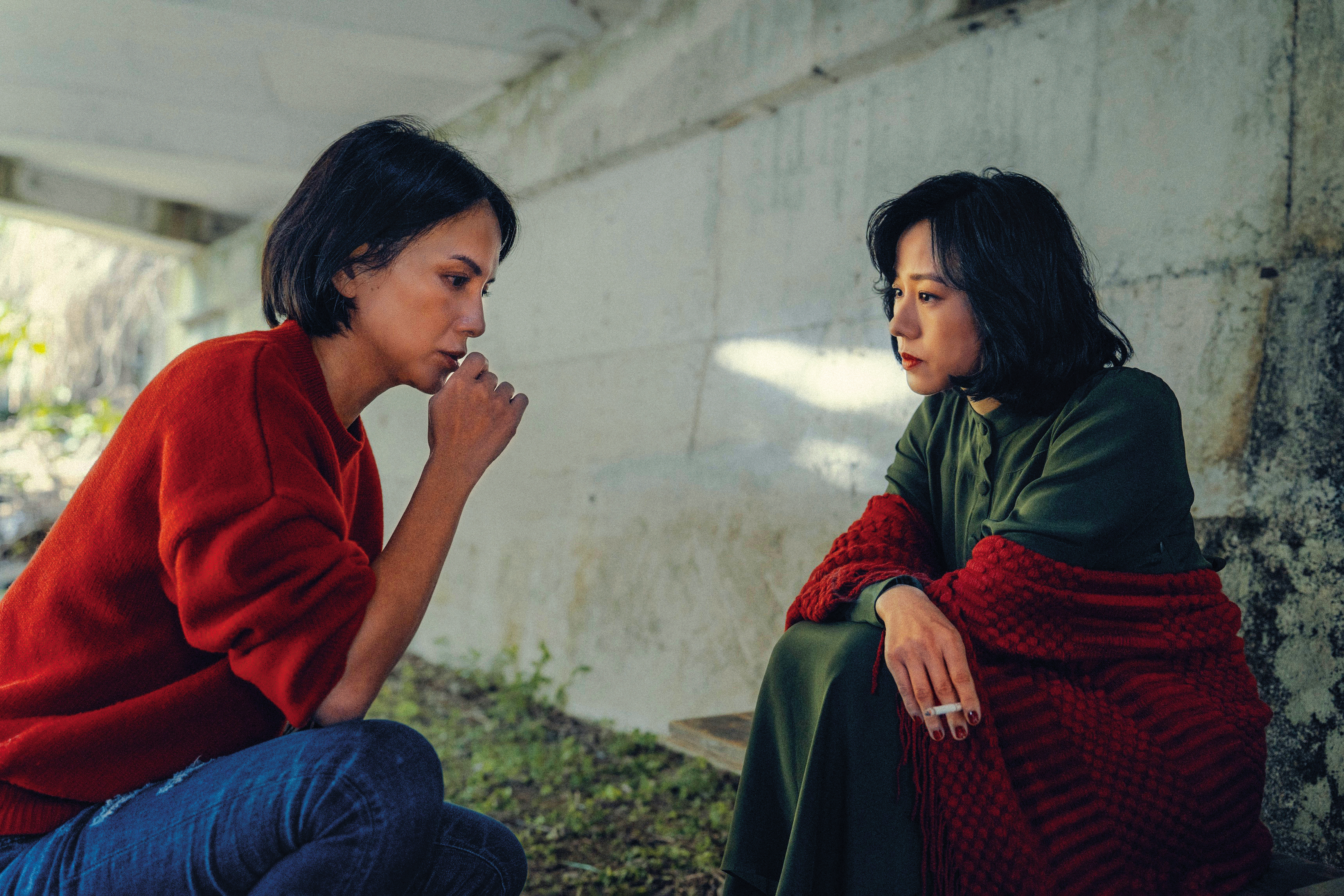 李心潔(左)首度編導劇情片,好友林嘉欣(右)是擔綱女主角的不二人選。(華映娛樂提供)