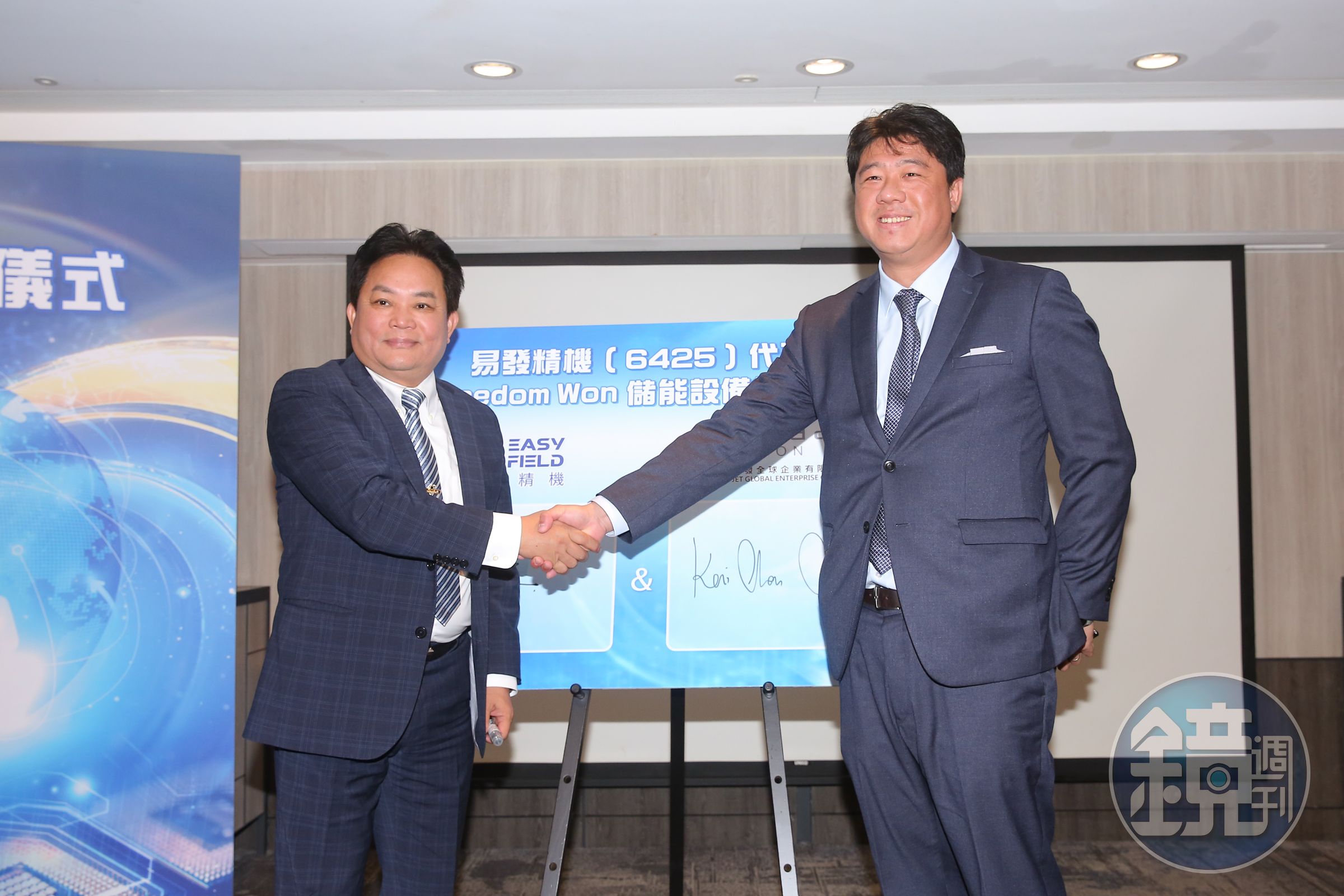 易發精機董事長羅文進(左)與Freedom Won簽約儀式代表詹鎧禎(右)共同表示,雙方的合作並不僅侷限於台灣市場,未來也有機會已授權代工的模式進軍其他亞洲市場。