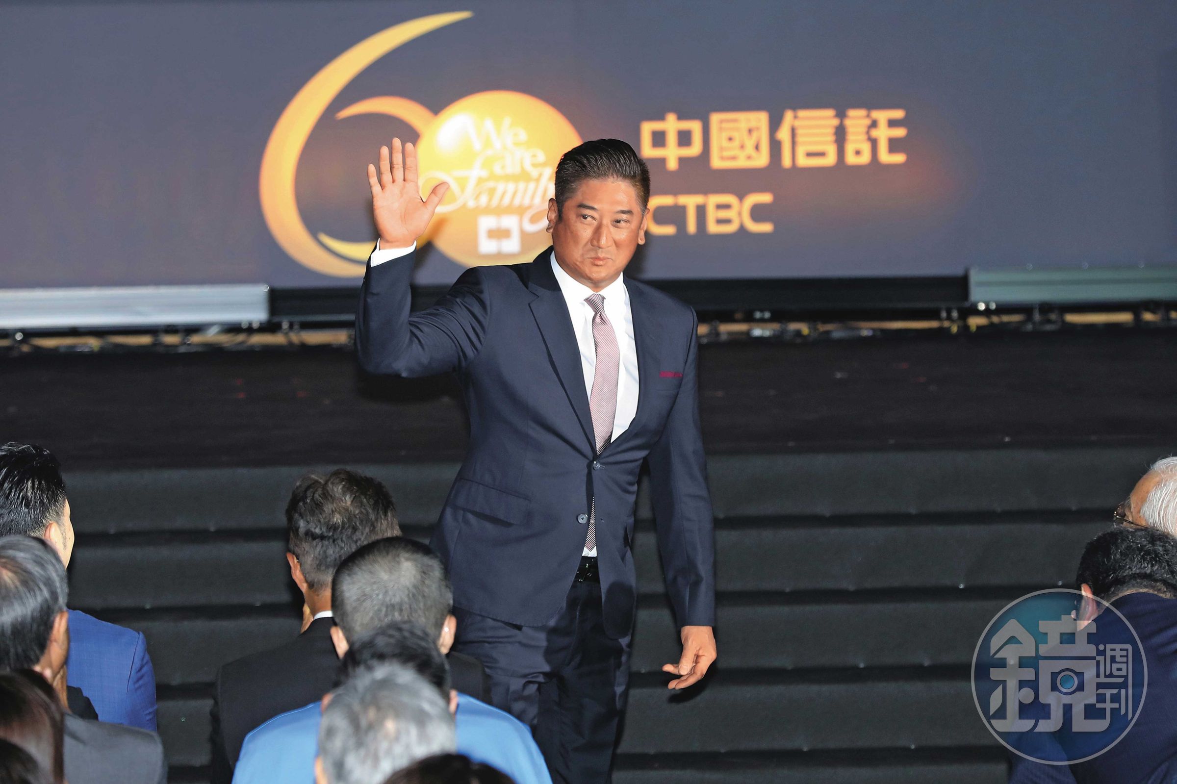 中信慈善基金會董事長辜仲諒砸百億元掃貨台泥成最大股東，葉育碩跟著大戶買進。