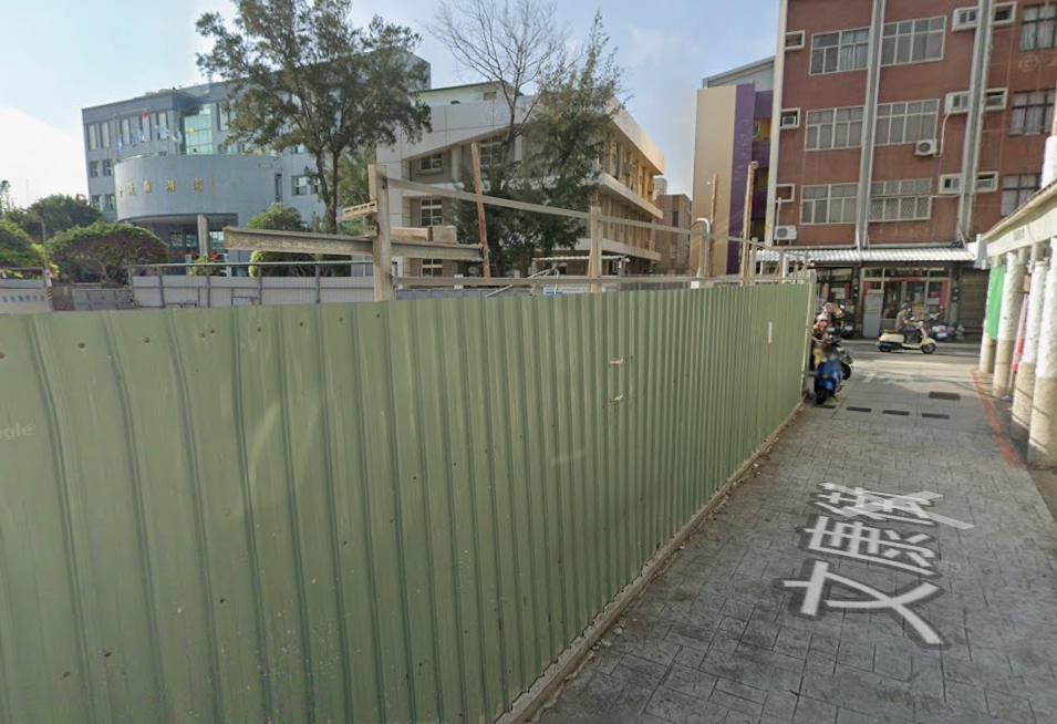 澎湖「中興戲院都更案」為當地首宗都市更新開發案，不過因財務爭議部分土地進入法拍市場。（翻攝自Google Maps）