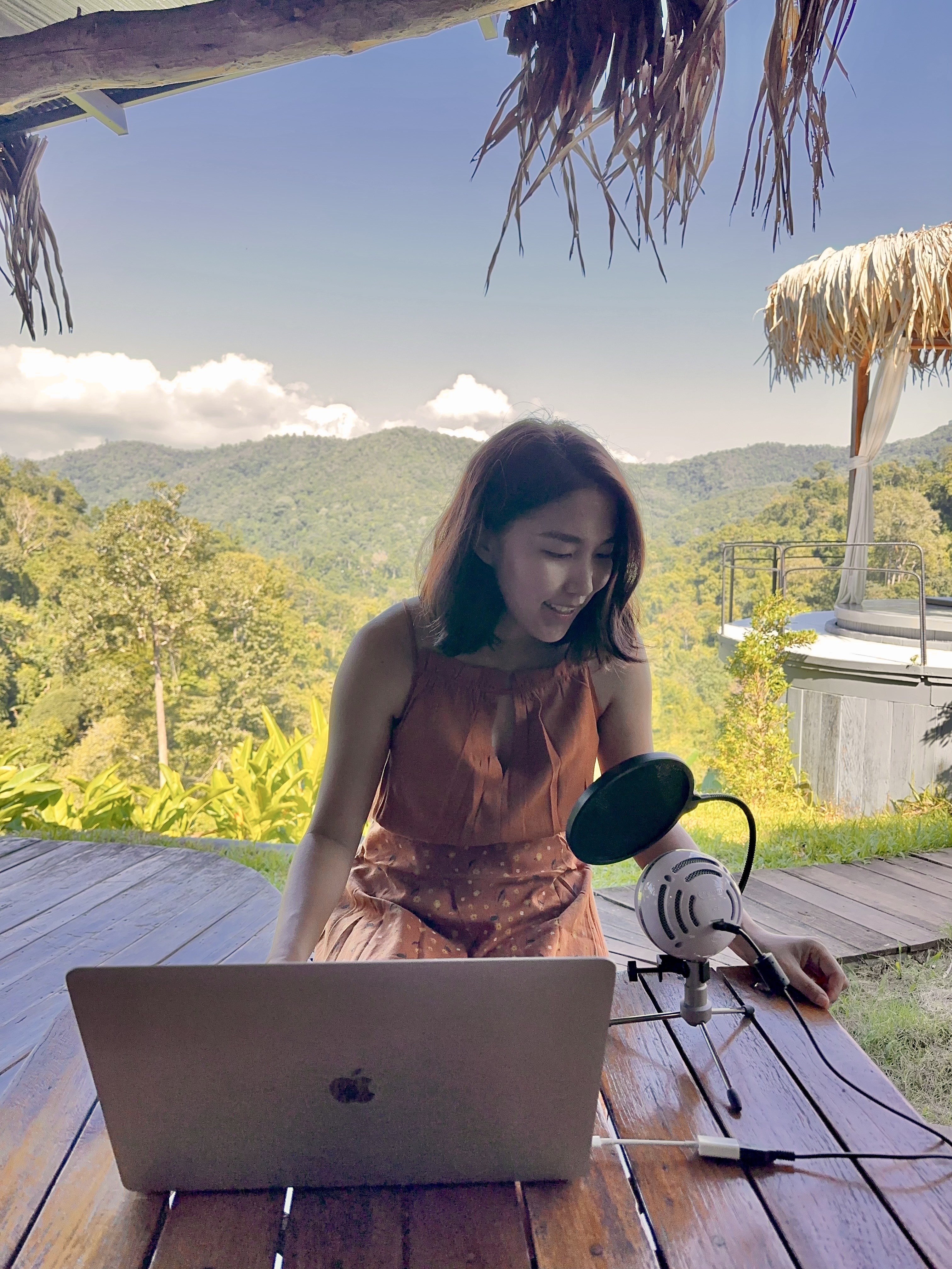 走出憂鬱症谷底，尼可如今實現邊旅行邊工作的夢想人生。（尼可提供）