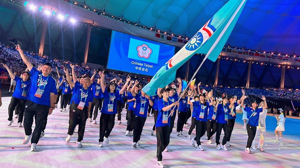 廖苡任去年成都世大運擔任掌旗官。(翻攝廖苡任IG)