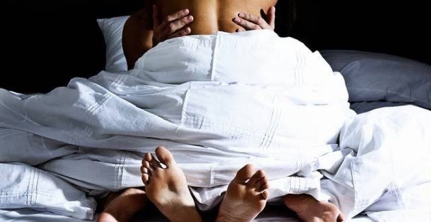 足球員約砲一夜情！正妹玩到下體嚴重出血，心臟驟停身亡。（示意圖）