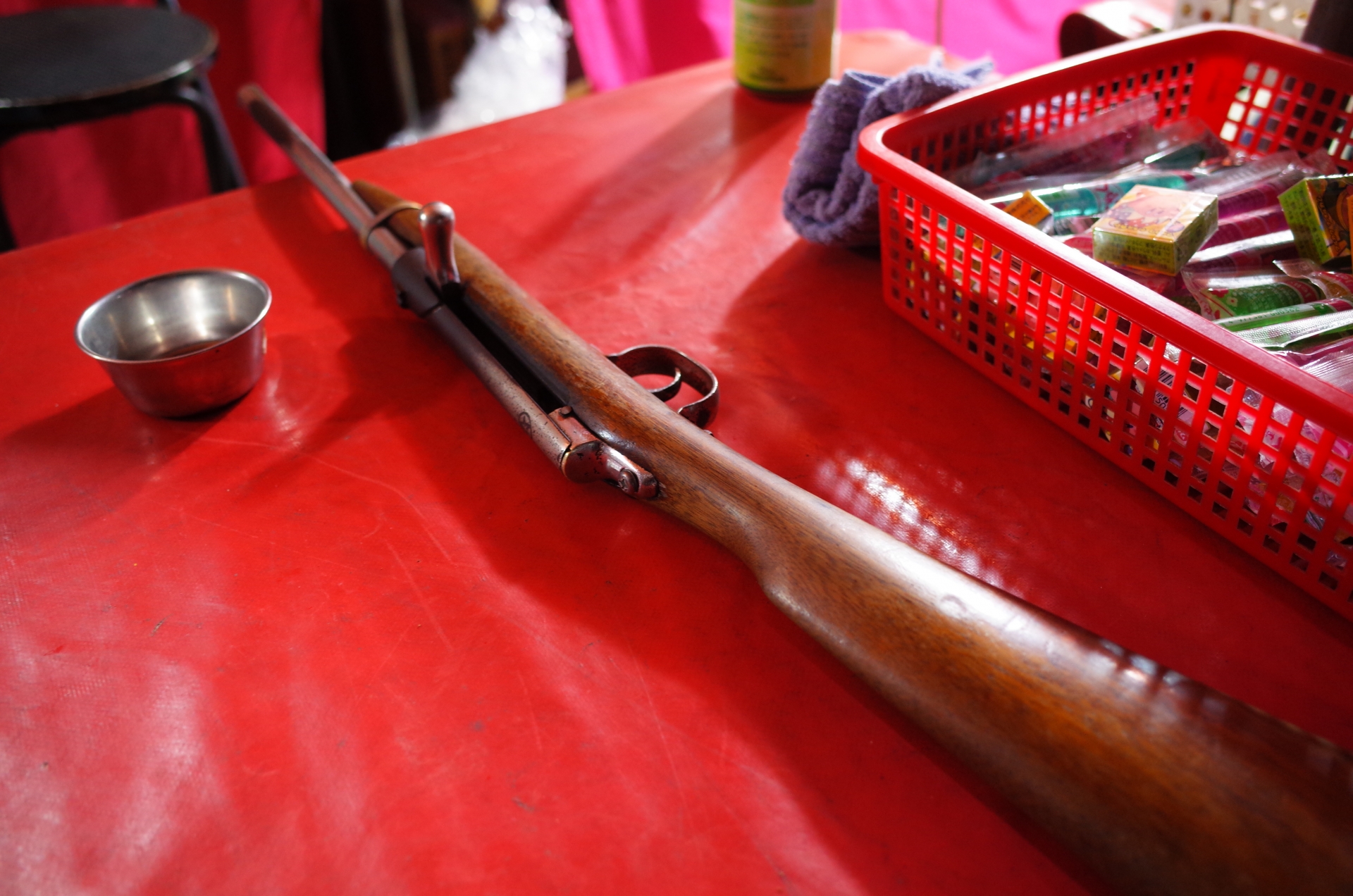 南投縣一名男子近日被母親發現陳屍臥房，疑似是持獵槍自戕。（示意圖，photoAC提供）