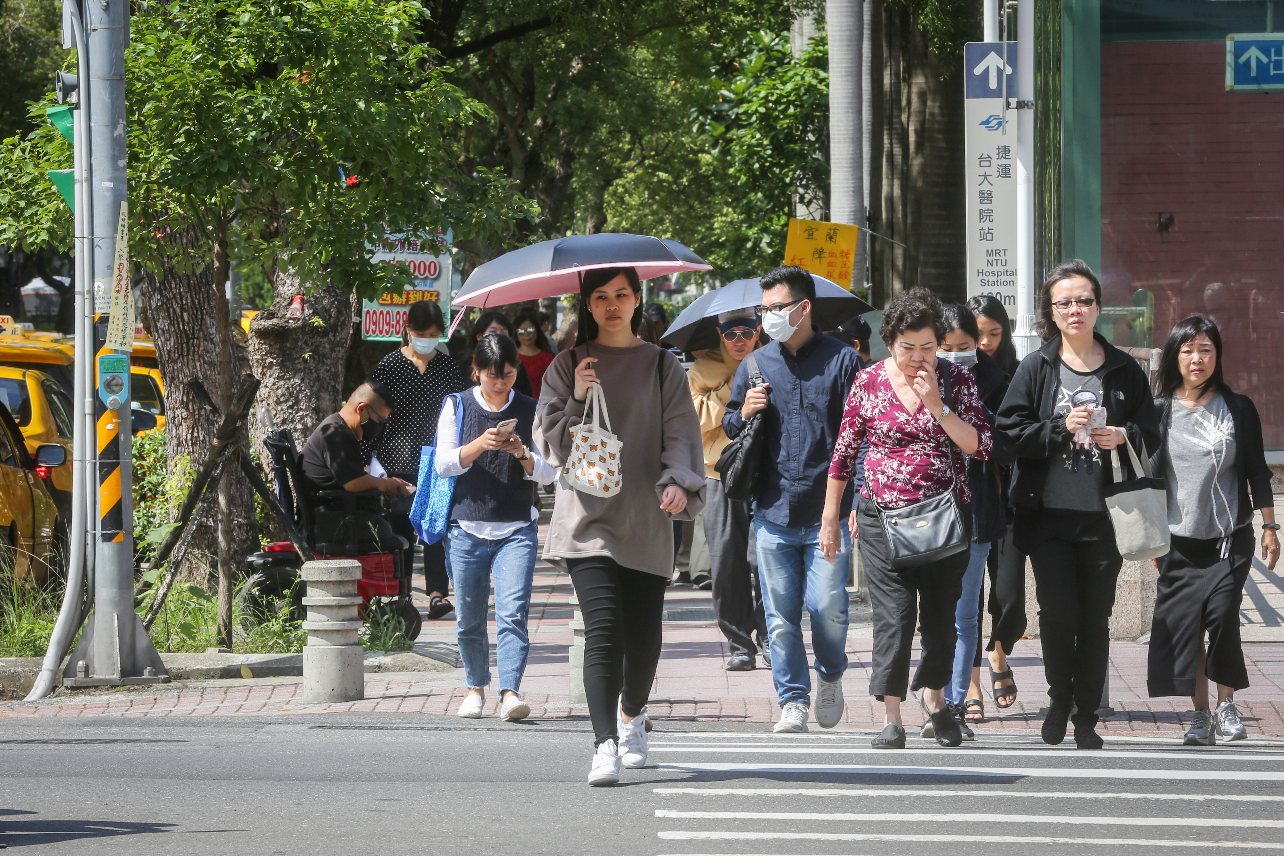 週二各地短暫回溫轉晴，週三東北季風增強影響。（本刊資料照）