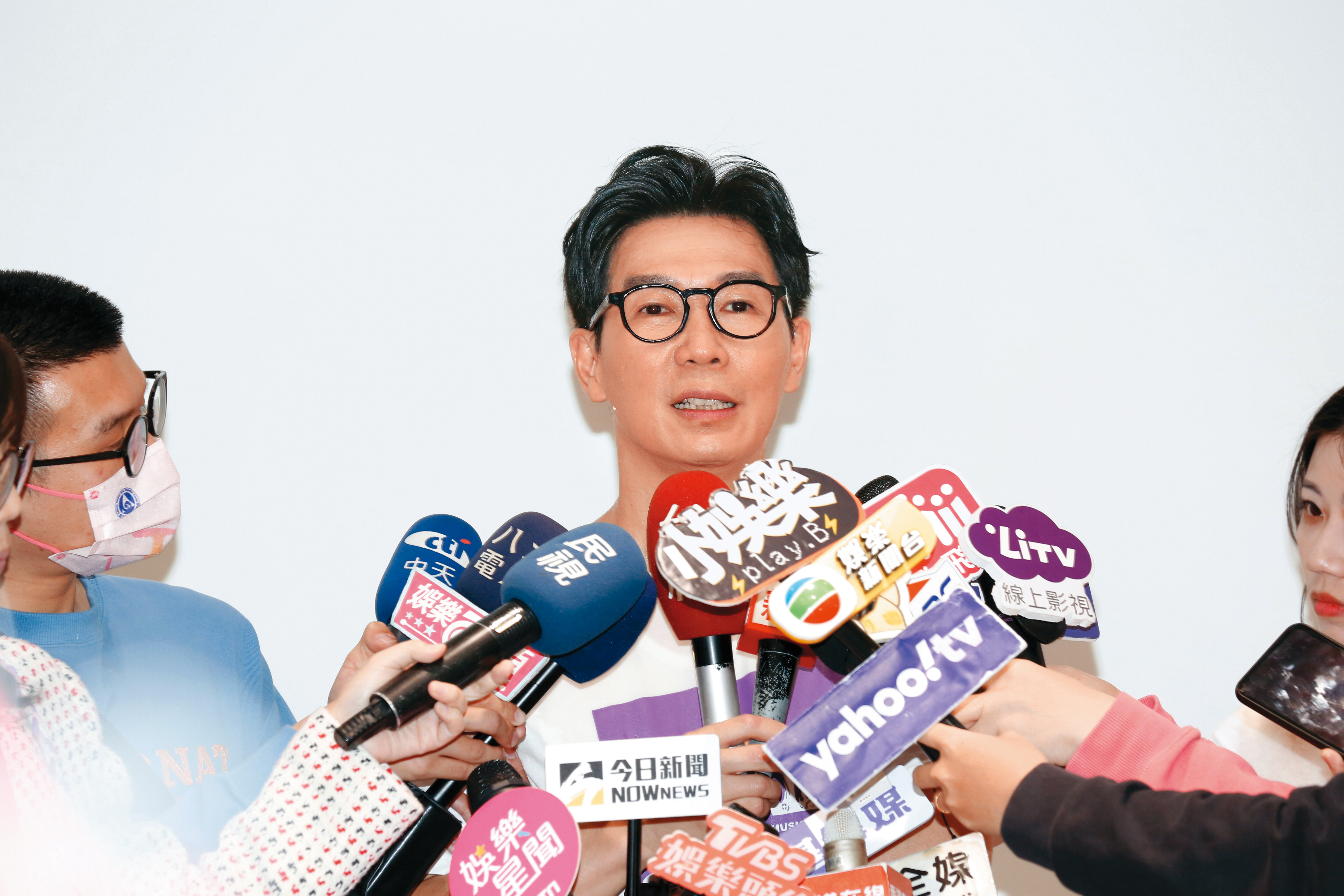 品冠出席經紀公司「凱渥」的龍年開工活動，當時他與老婆已捲入之前友人的投資糾紛，而且吃了不少悶虧。