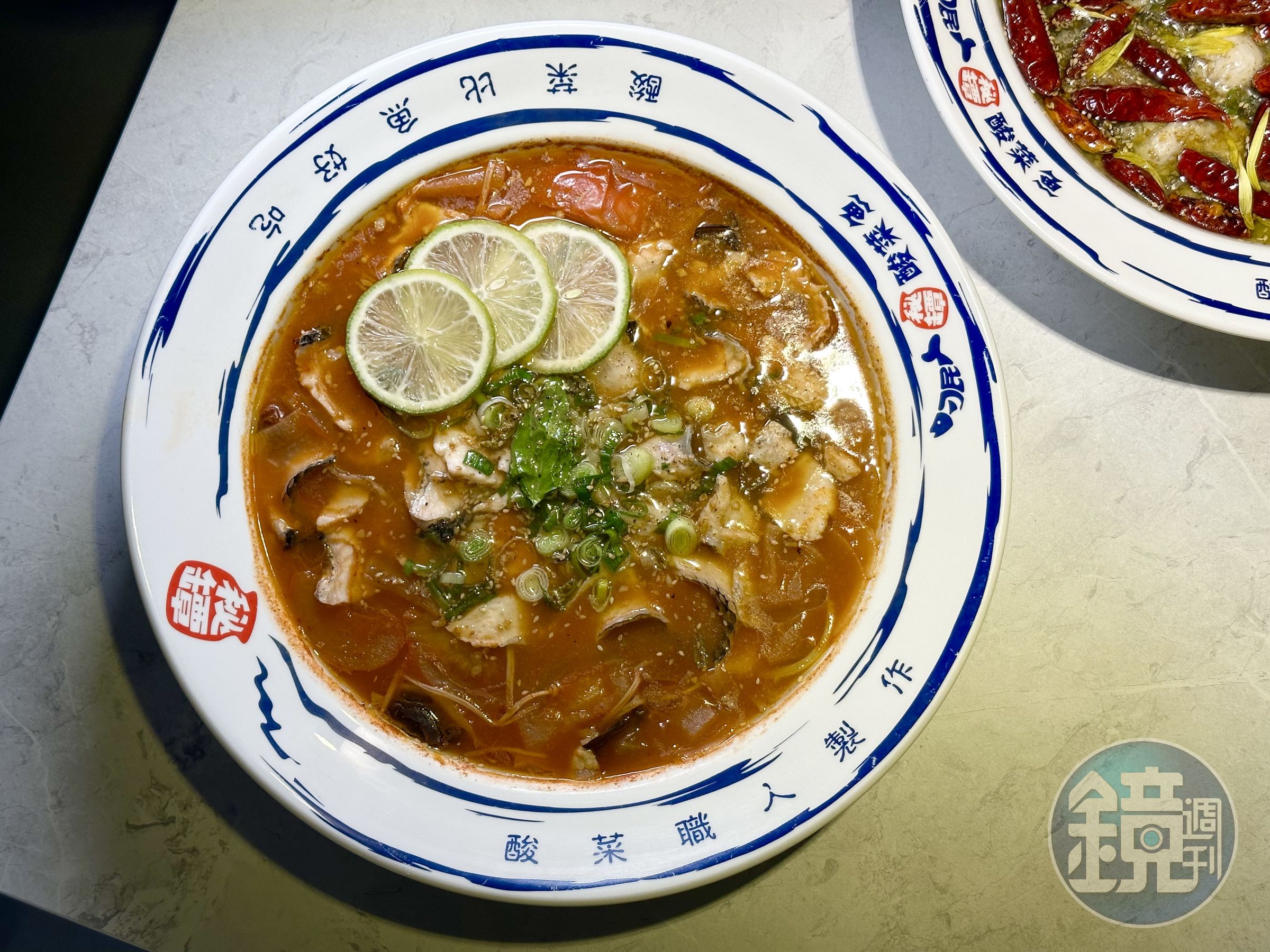「初戀番茄魚」完全不辣,主要是番茄和檸檬的酸甜味。(898元/大份)