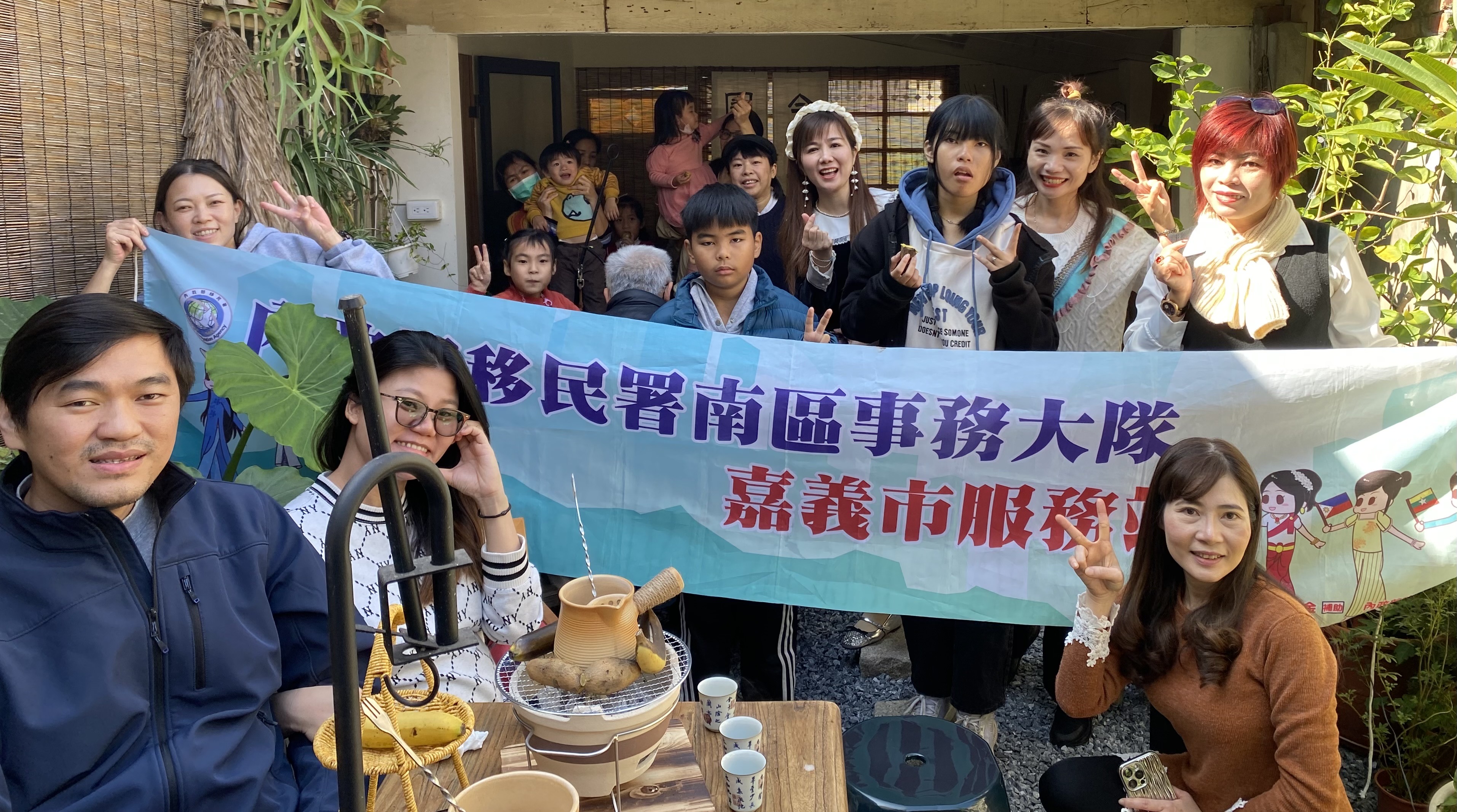 參與民眾合影。（移民署提供）