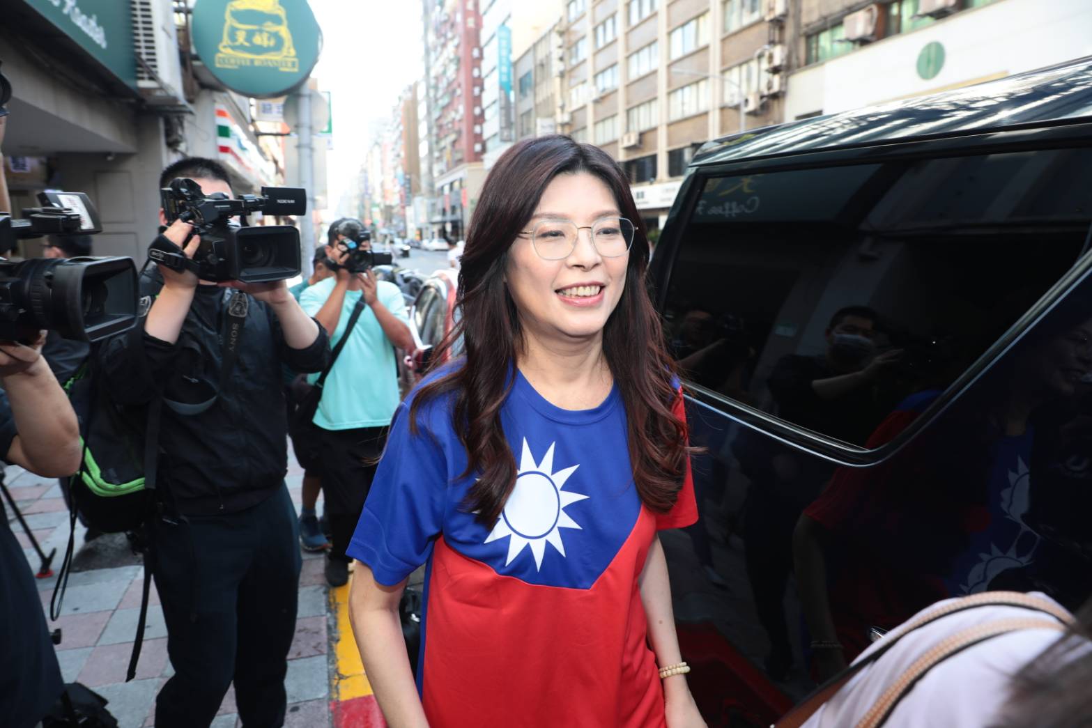 鄭麗文被問到是否願意去中國見習近平，她直呼「當然要！」強調為了推動兩岸和平她什麼都願意做。（鏡報林煒凱）