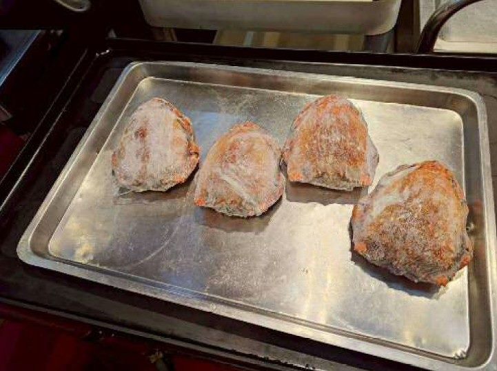 七海酒樓的旭蟹被檢出重金屬鎘。（台北市衛生局提供）