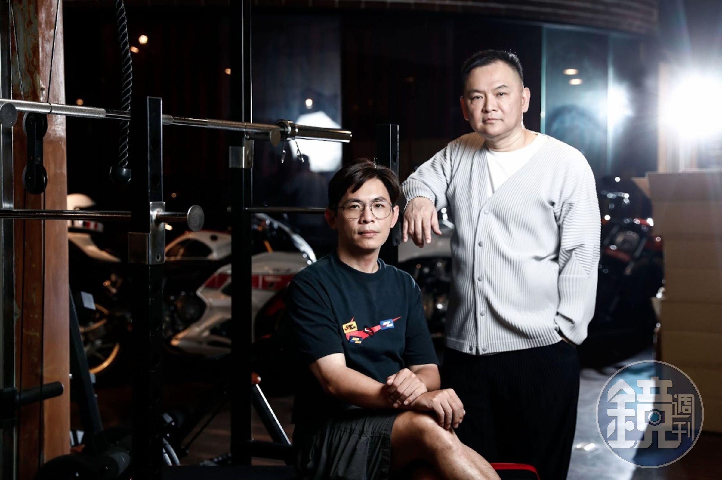 監製張威縯（右）與導演姜瑞智（左）聯手打造《角頭》IP，不斷擴張故事宇宙。