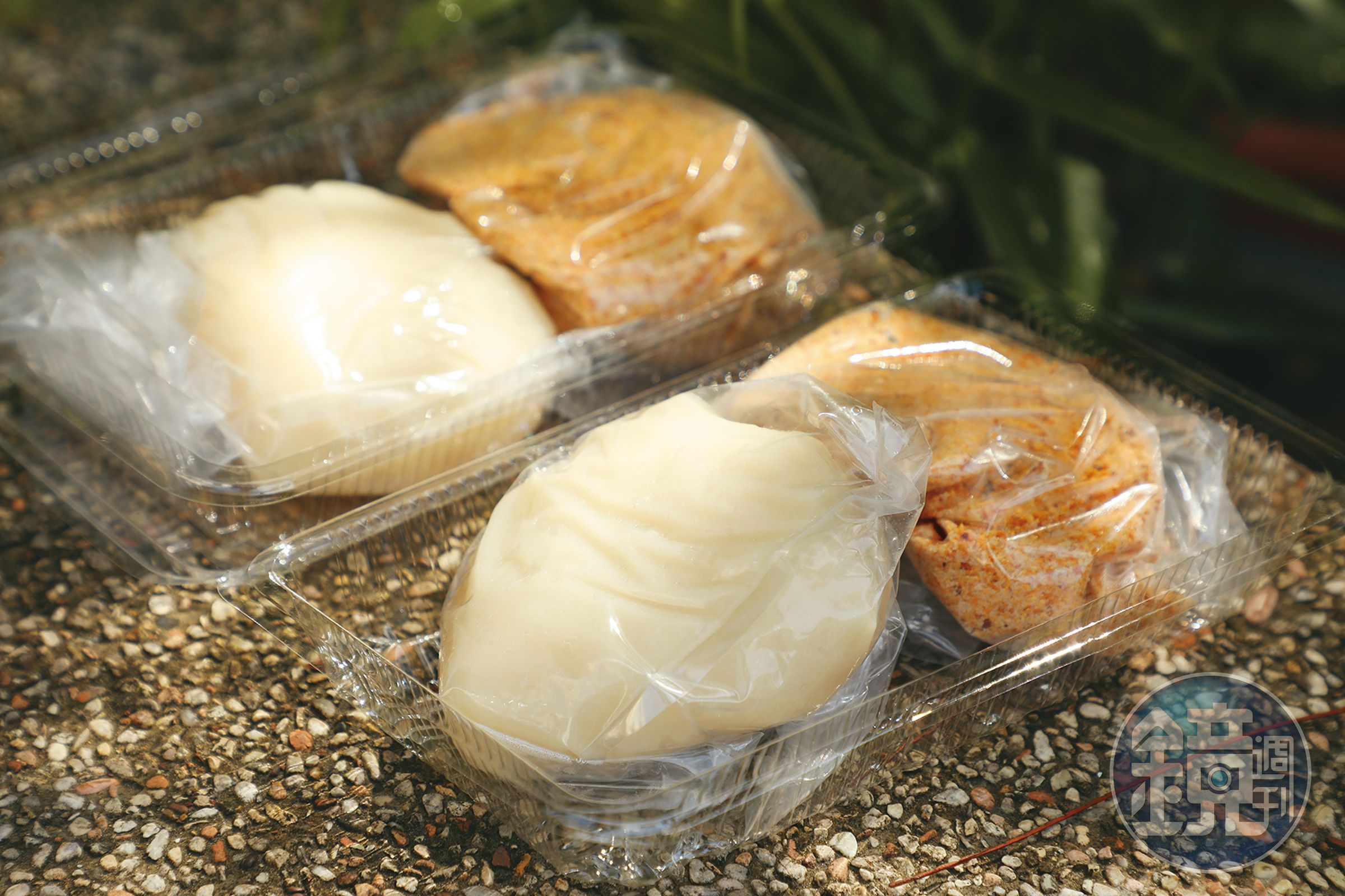 我只買到「原味麻糬」,旁邊附上花生糖粉,回家自己捏著吃。(50元/份)