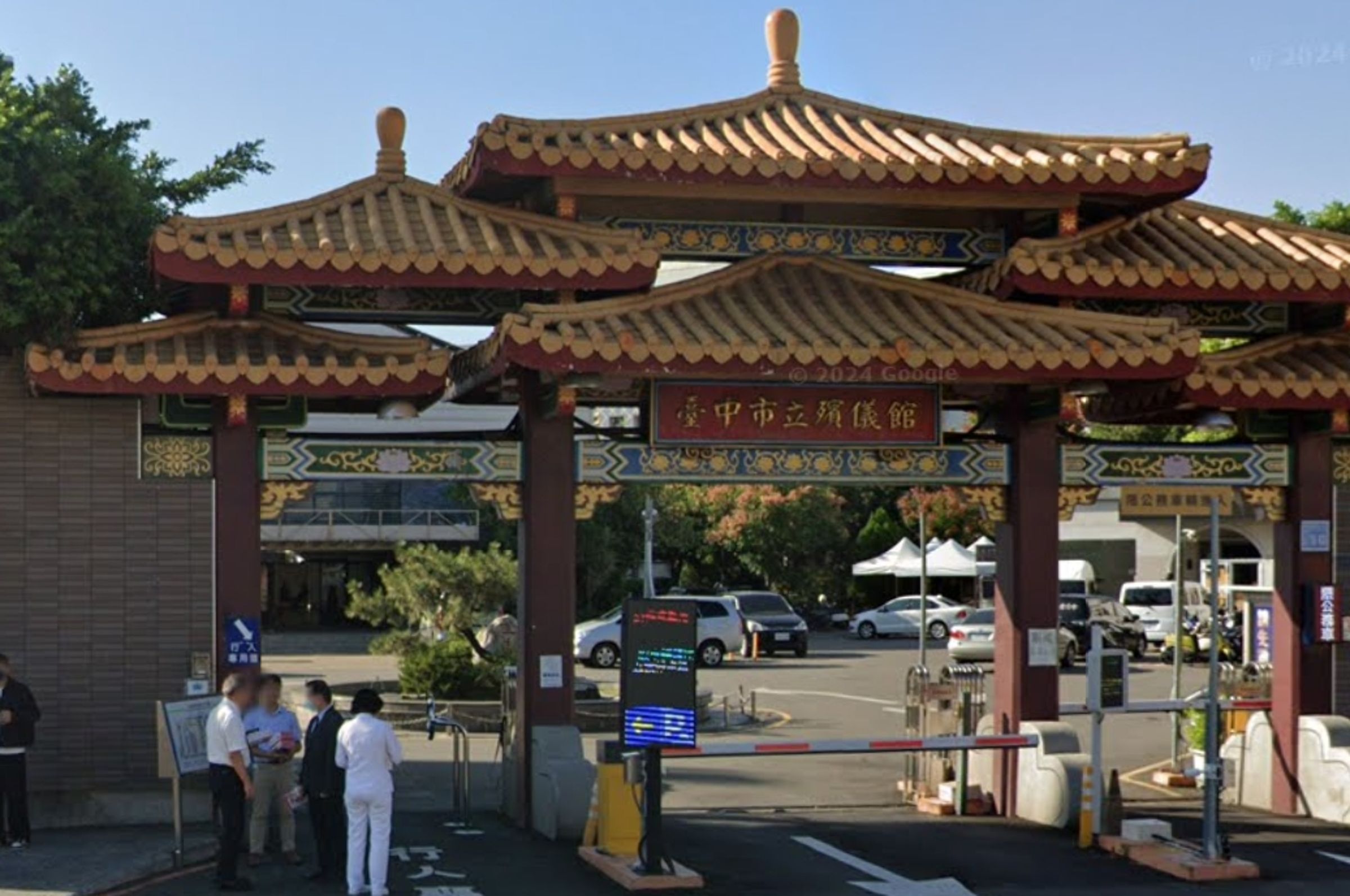台中殯儀館近期貼出高薪徵才哭喪人員，網友熱議這是「哭場試鏡會」。（翻攝自google maps）