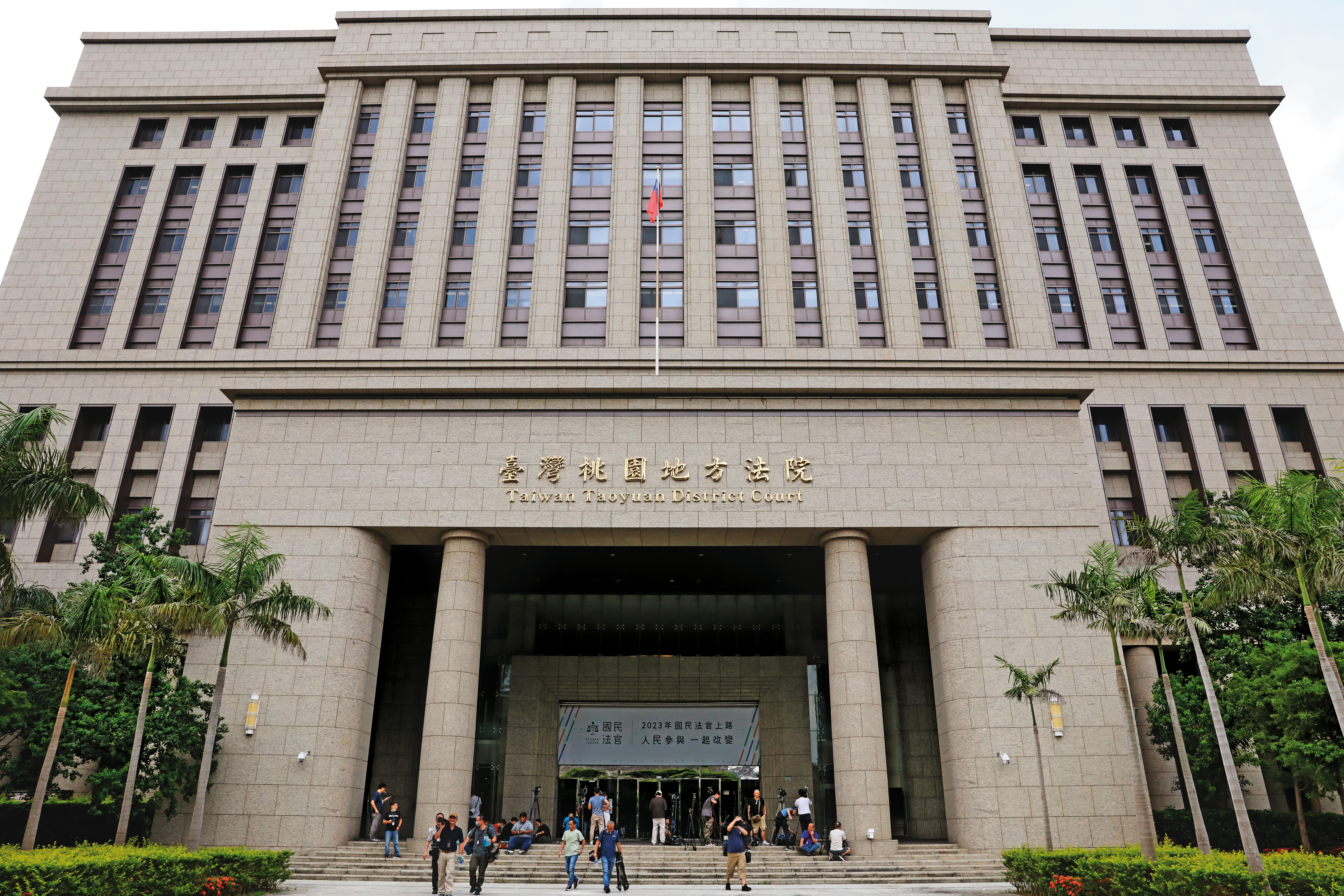 桃園地院法官認為鄭文燦涉嫌重大，但無羈押必要，裁定他以500萬元交保。
