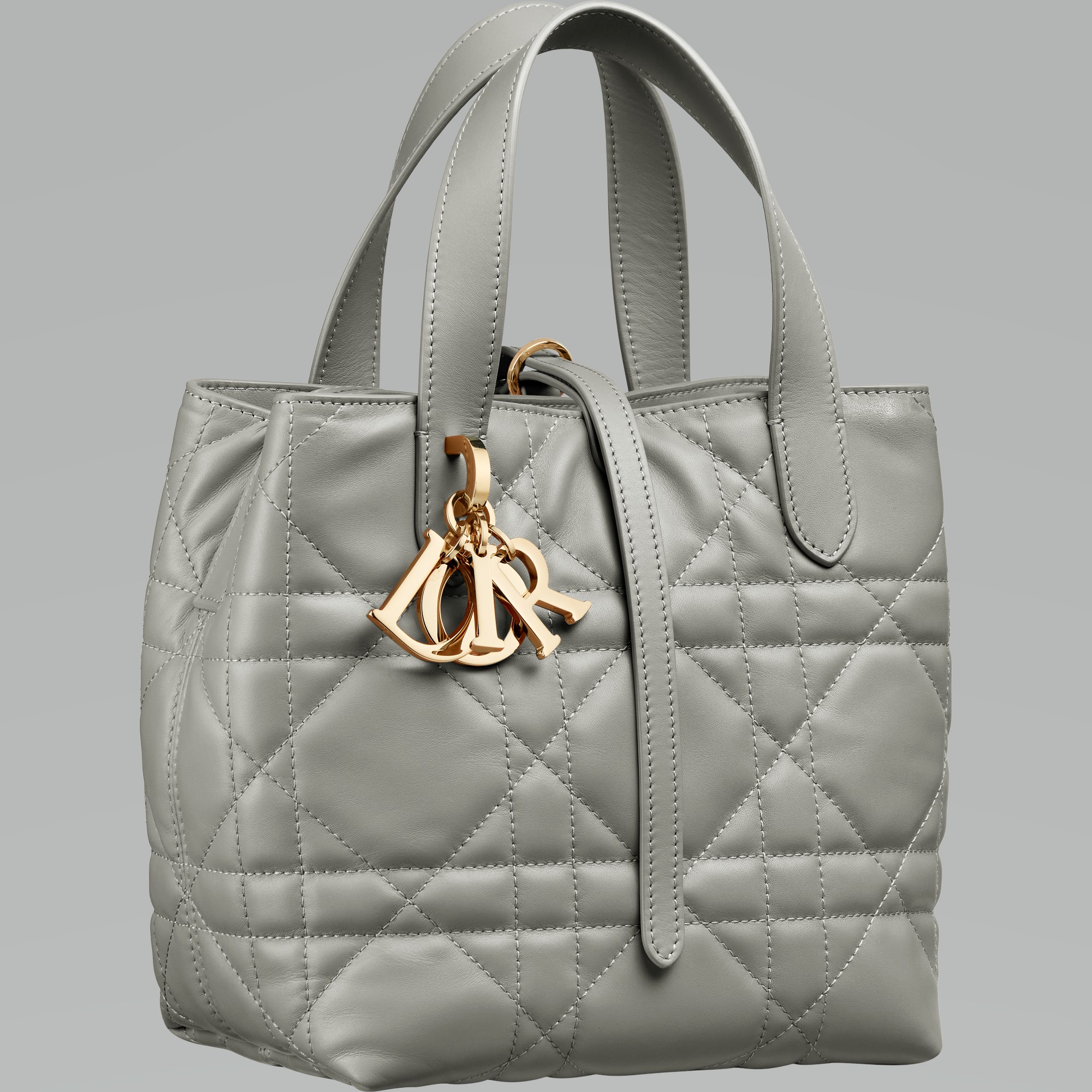 DIOR Toujours 石灰色籐格紋皮革直式小型托特包。NT$110,000（迪奧提供）