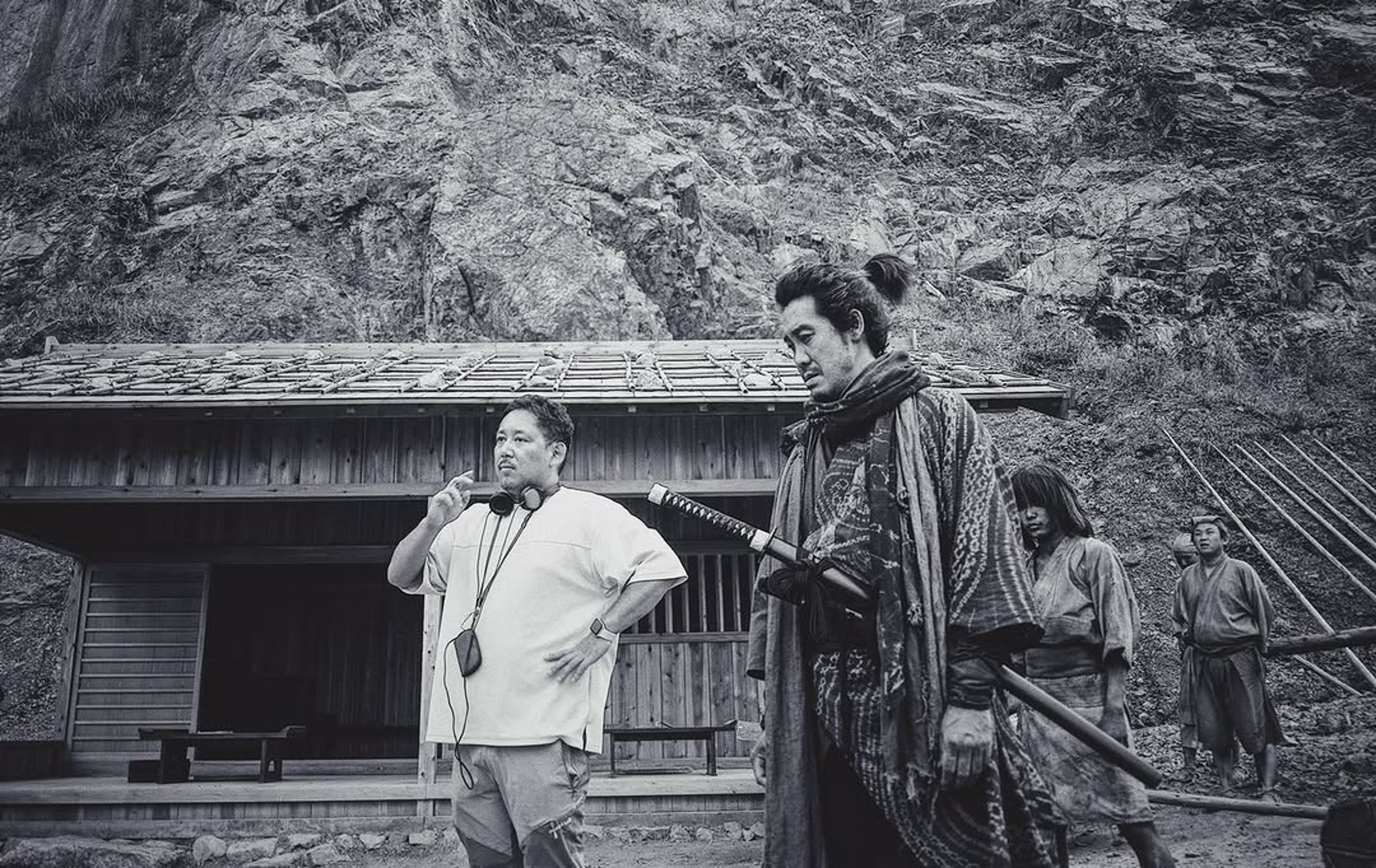 入江悠（左）藉由大泉洋（右）主演的時代劇《室町無賴》，表達現代人面對生活的取捨與選擇。（翻攝自室町無賴IG）