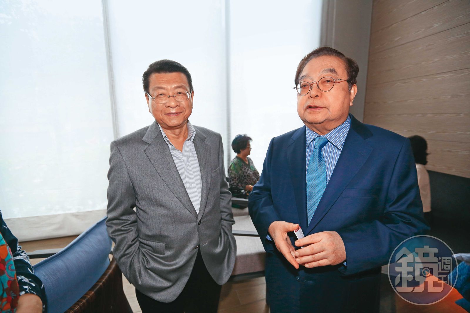 蔡鎮宇（左）與蔡辰男（右）皆出身台灣第一大金融家族「霖園集團」