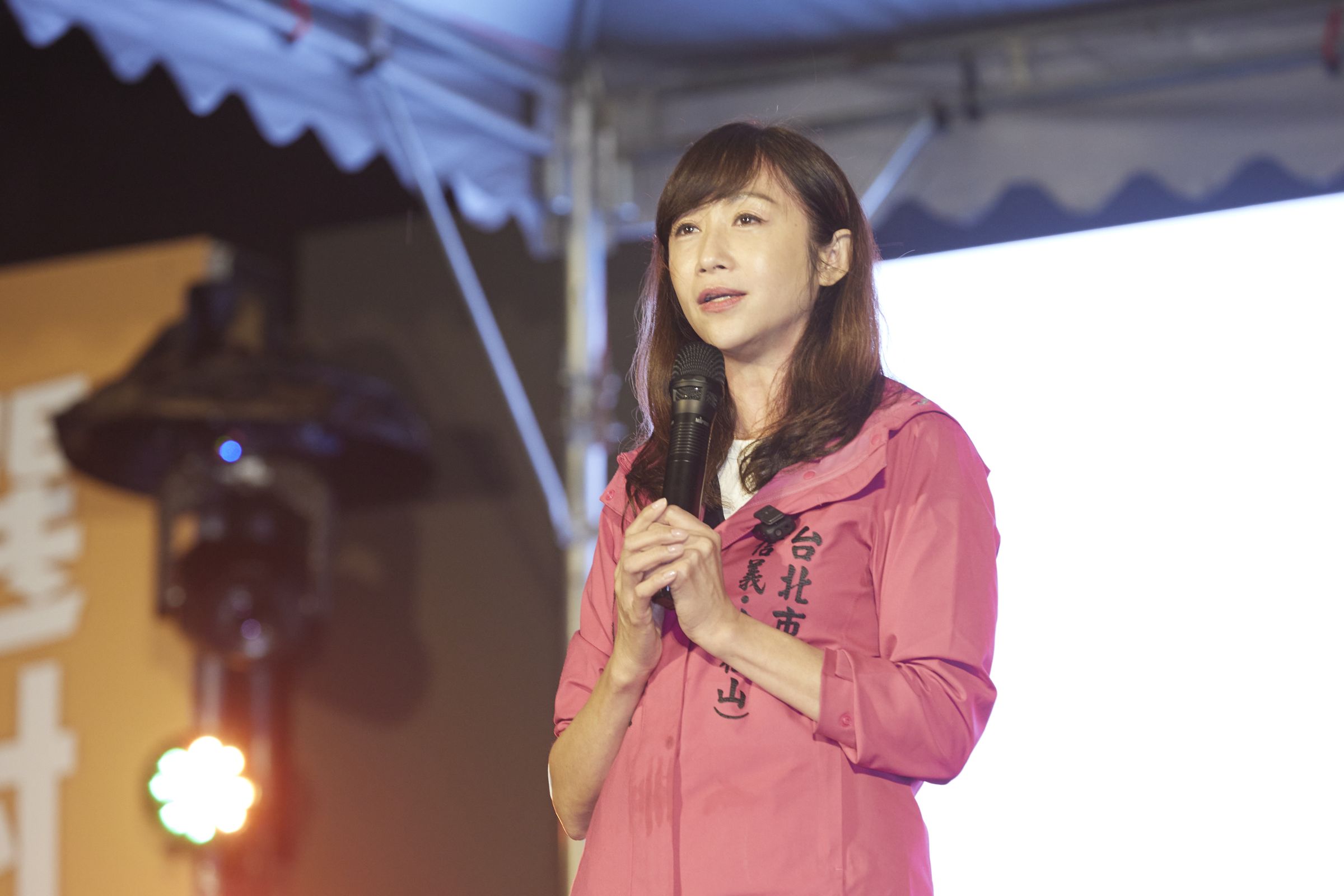 許淑華說起選民，也滿滿不捨。不分黨派的熱誠服務，不僅收穫許多選民，更感動不少眷村子弟。