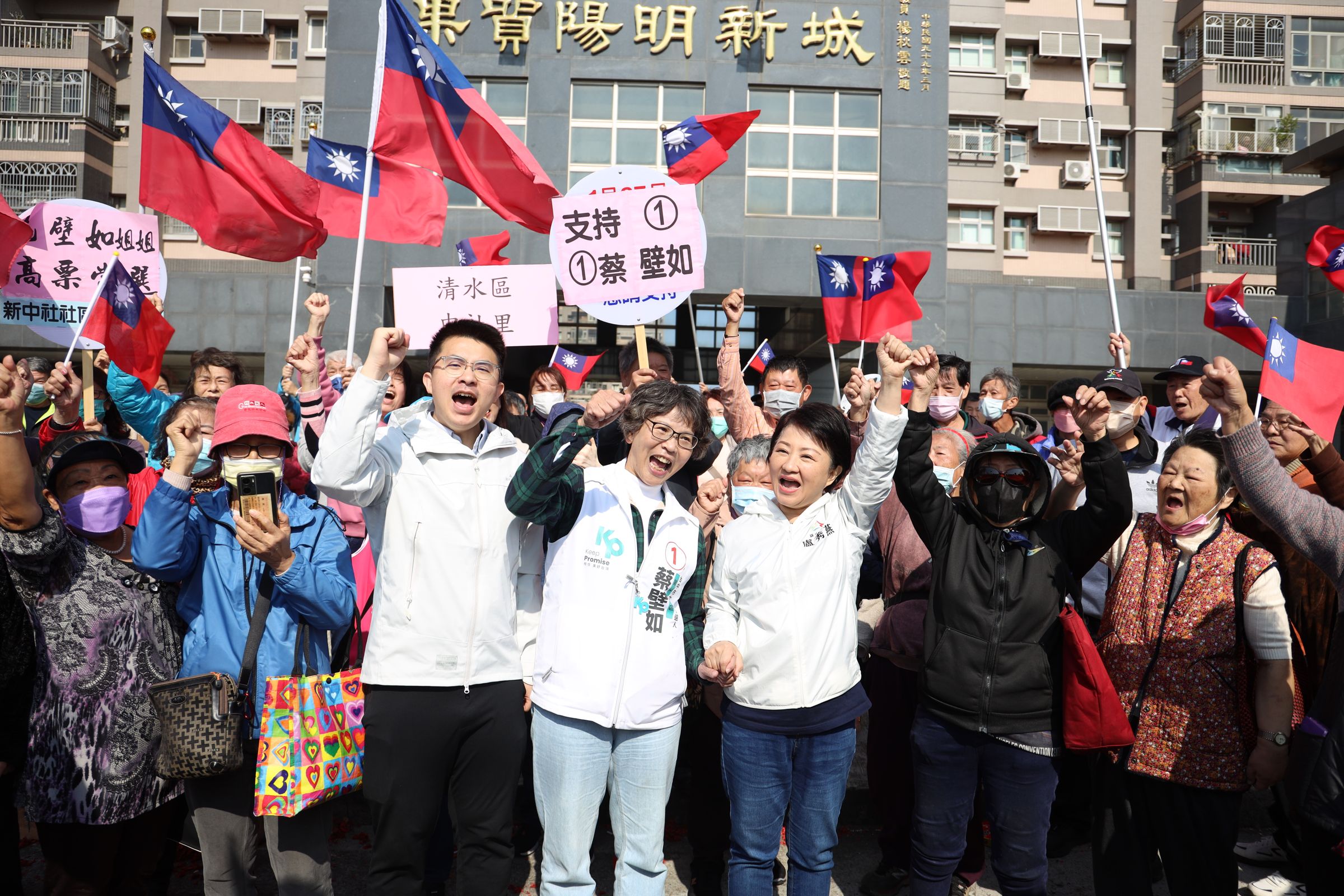 台中市長盧秀燕今為立委候選人蔡壁如站台時表示,高端應該要解密,不為民眾發聲的立委要換掉。(台中市政府提供)