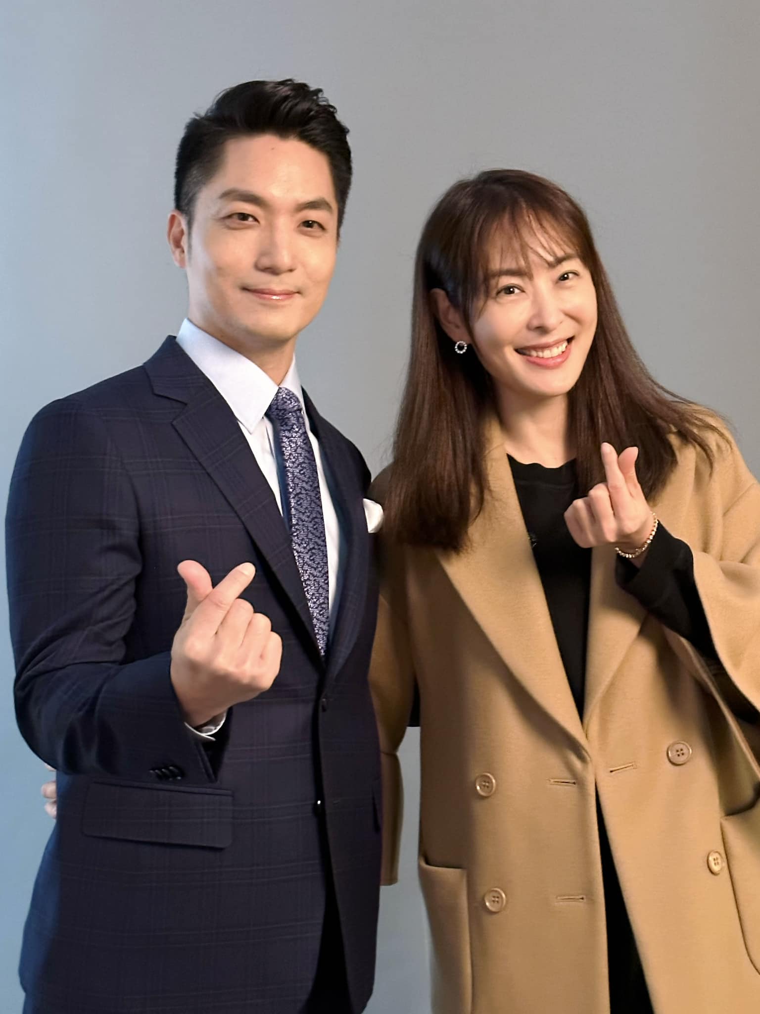 蔣萬安2年前上任台北市長，形象照是在賈永婕的婚紗店拍攝。（翻攝賈永婕臉書）
