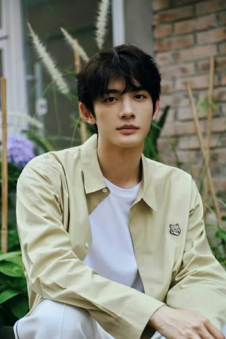 網友猜測周也的緋聞對象,可能是將滿23歲的中國新人演員周皓崎。(翻攝自微博)