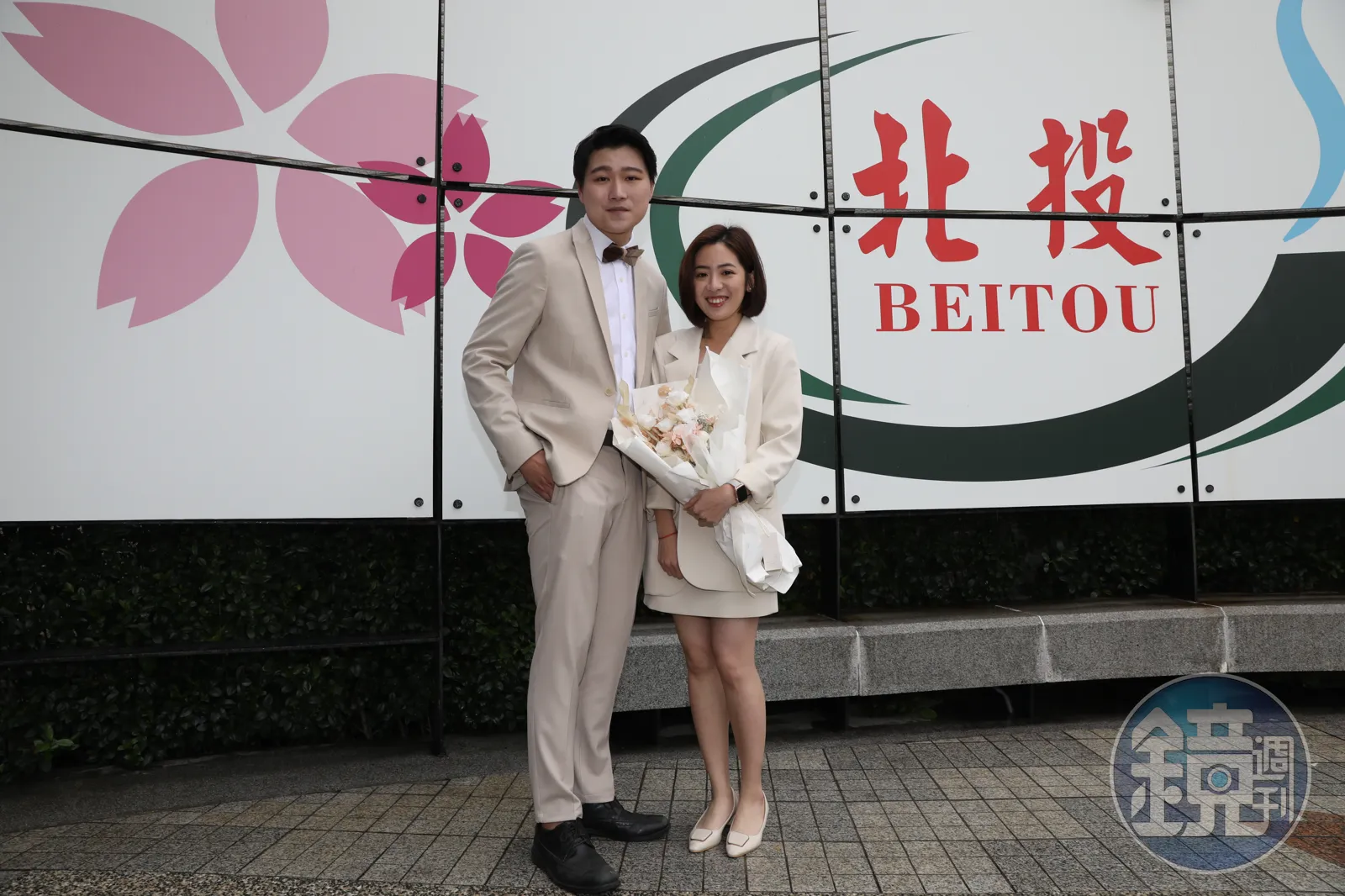 本刊今年3月11日獨家直擊，黃瀞瑩與劉家耀赴北市北投戶政事務所登記結婚。（本刊資料照）