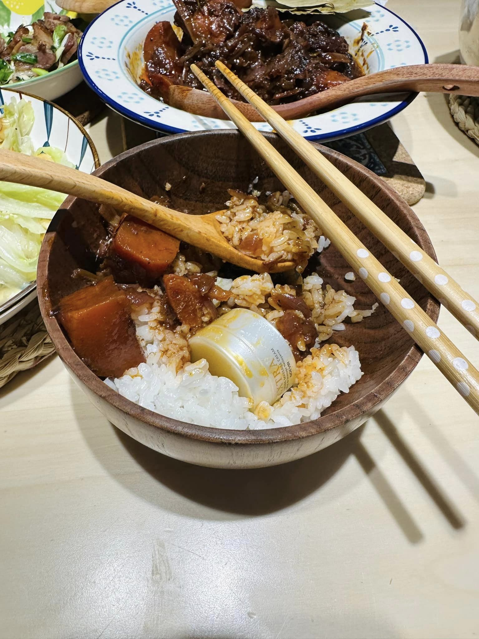 張書偉把戒指藏在牛肉飯裡，也是別出心裁。（臉書）