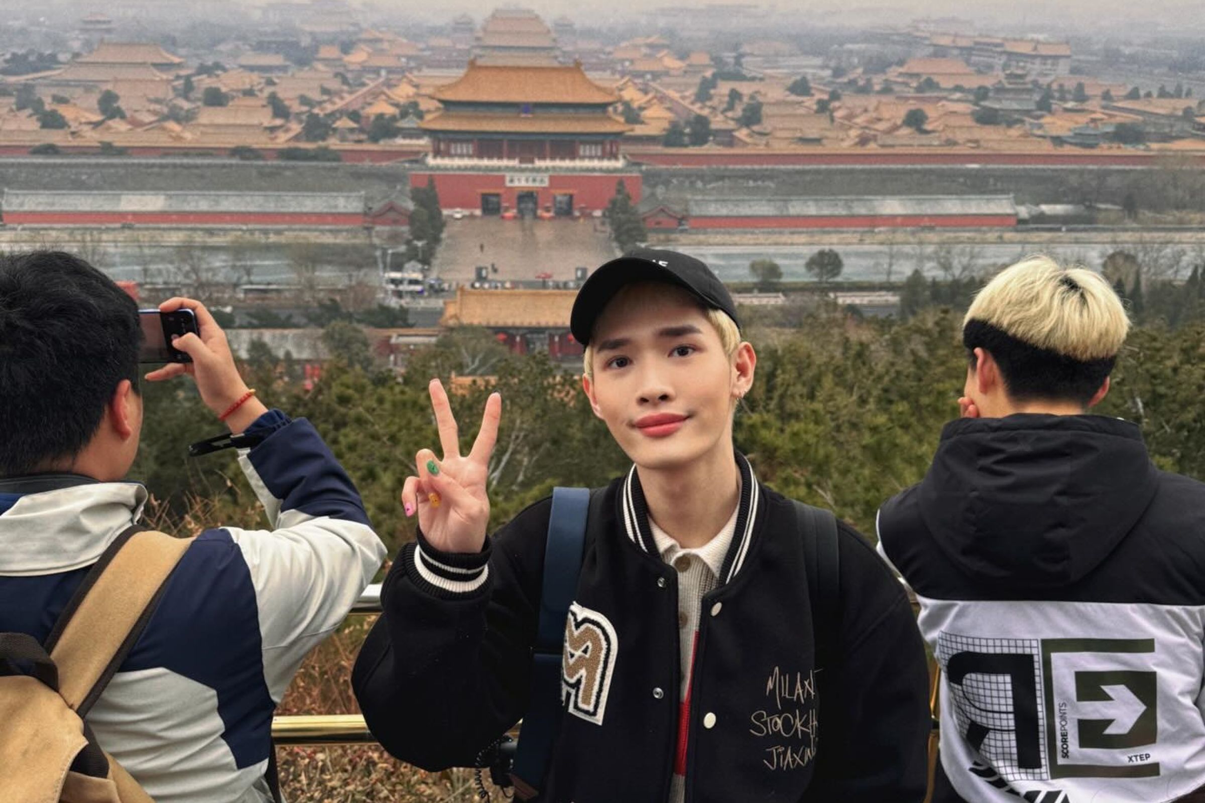 鍾明軒28日在Threads總結這趟中國行，為自己的觀點平反，但留言區多數網友仍不買單，紛紛留言開嗆。（翻攝自鍾明軒Threads）