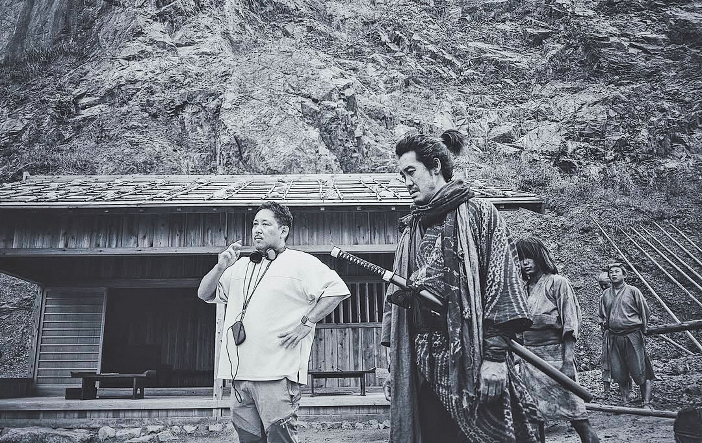 入江悠（左）藉由大泉洋（右）主演的時代劇《室町無賴》，表達現代人面對生活的取捨與選擇。（翻攝自室町無賴IG）