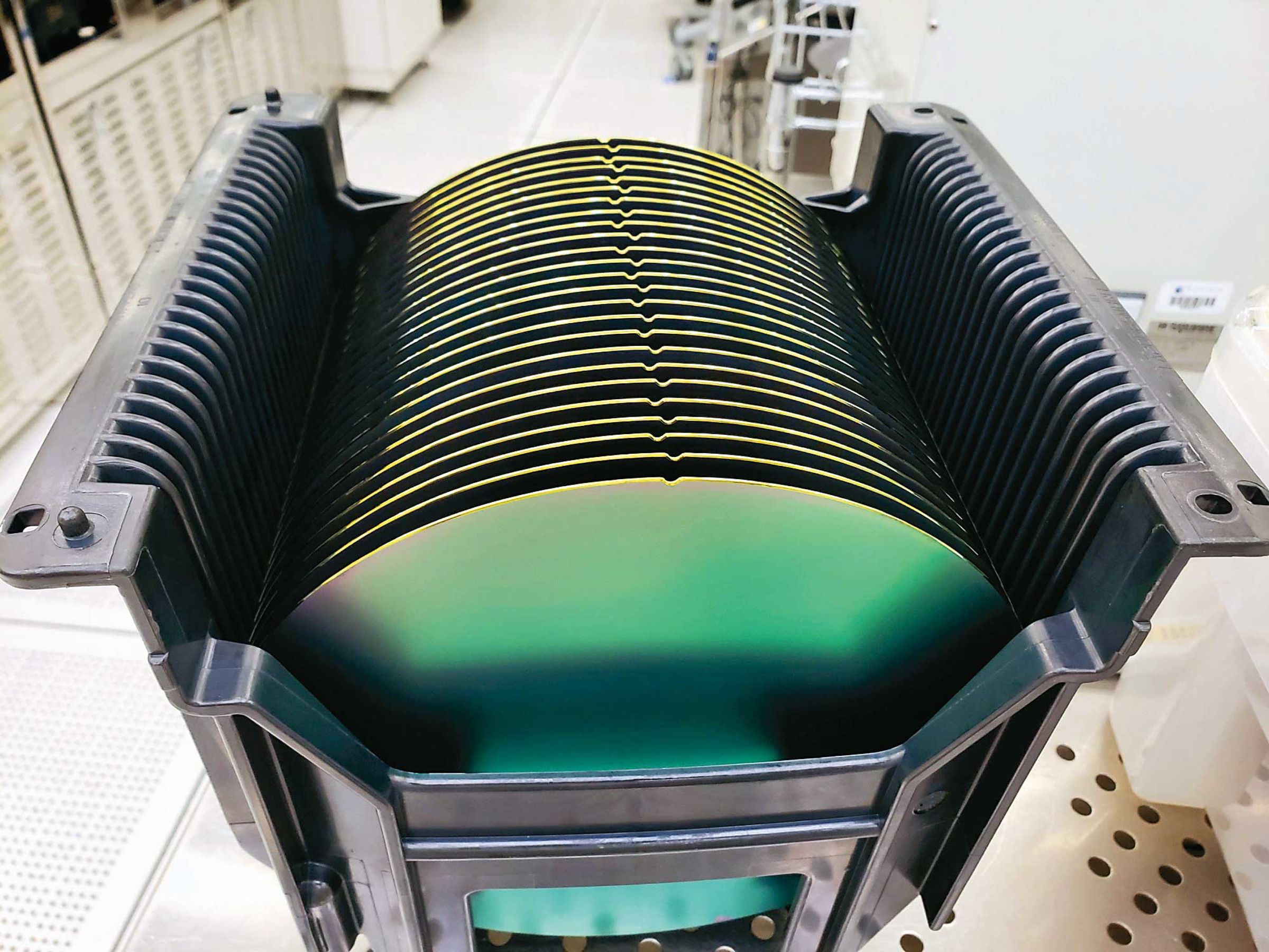 矽晶圓是半導體製造核心基礎材料,隨AI、高效能運算持續升溫,長期需求看好。(翻攝GlobiTech官網)