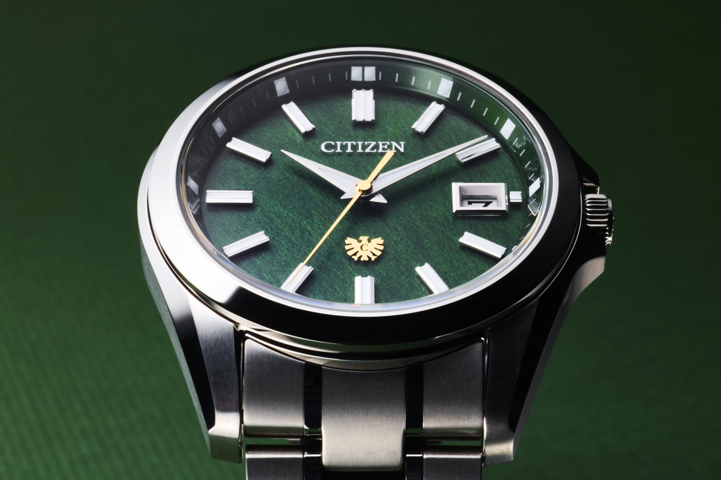 The CITIZEN Eco-Drive光動能50週年限量款：AQ4091-56W。