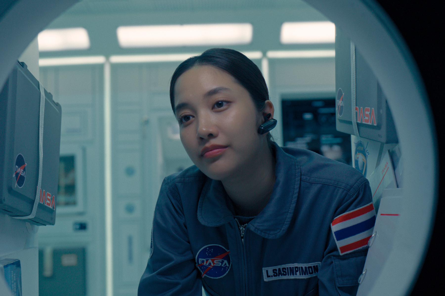 Freen這回在片中詮釋泰國首位女太空人。（采昌國際多媒體提供）