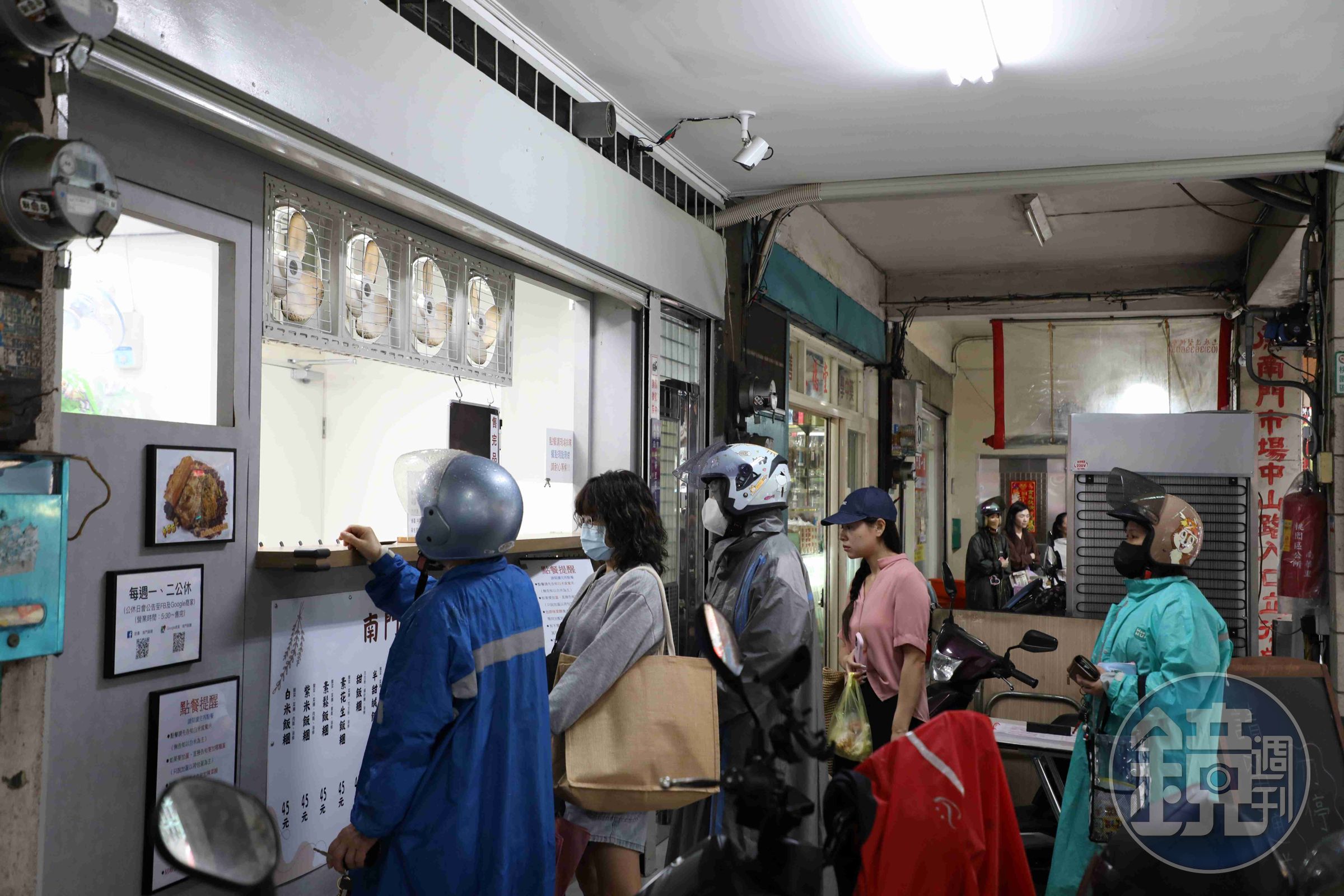 賣完即止的「南門飯糰」也是一家要搶貨的老店。