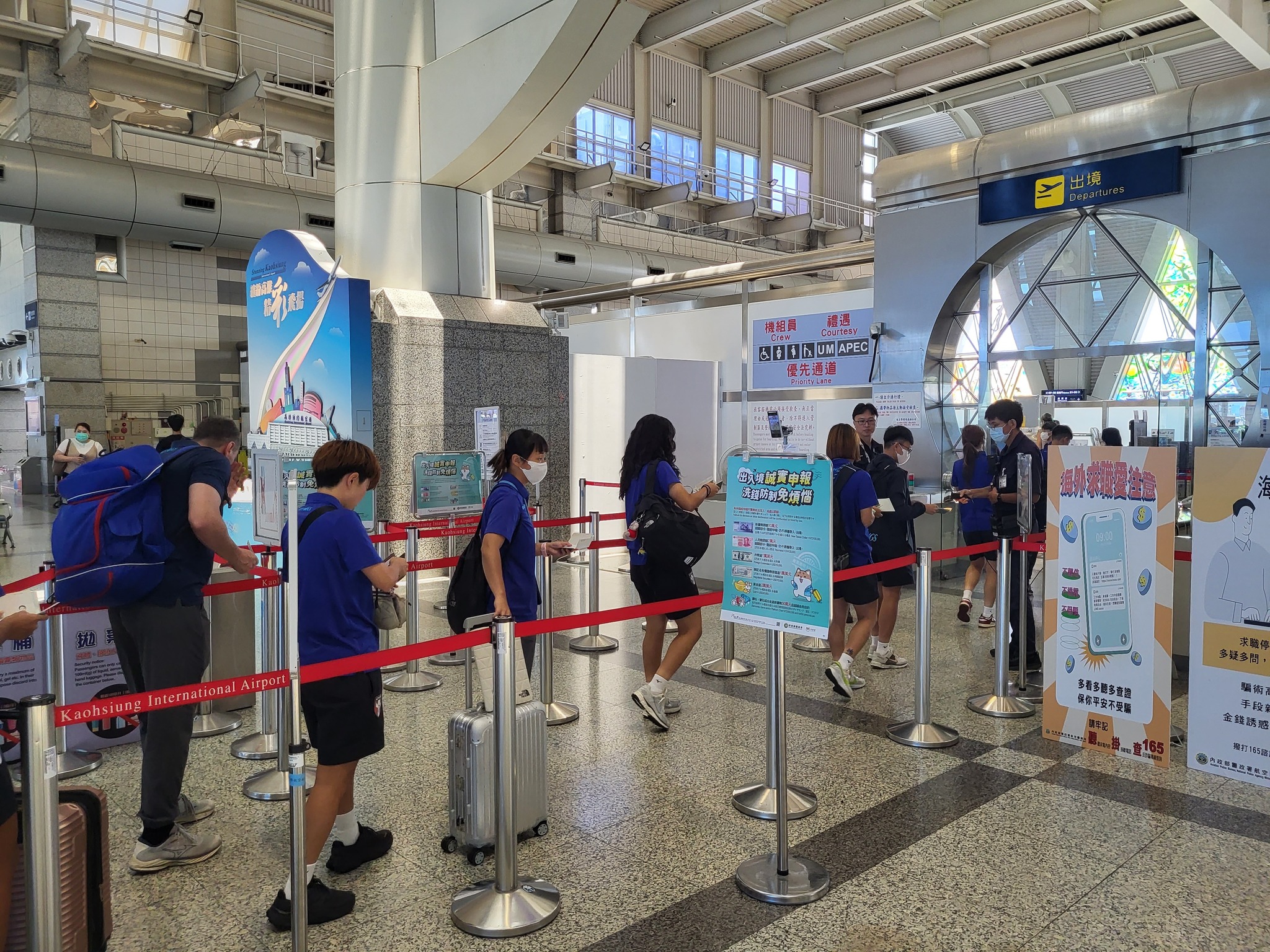 女足國家隊近日飛往香港備戰2026女足亞洲盃資格賽，預定7月6日晚間返台，未料被安排在隔日一早就要立刻飛往韓國。（翻攝自臉書臺灣女子足球員工會）