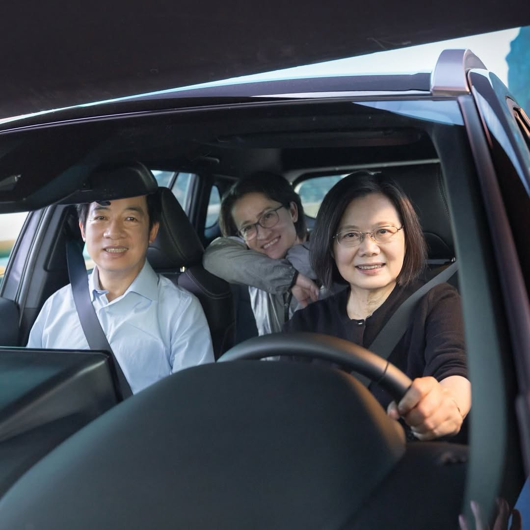 《在路上》劇照至今仍是蔡英文IG至頂貼文。(翻攝蔡英文IG)