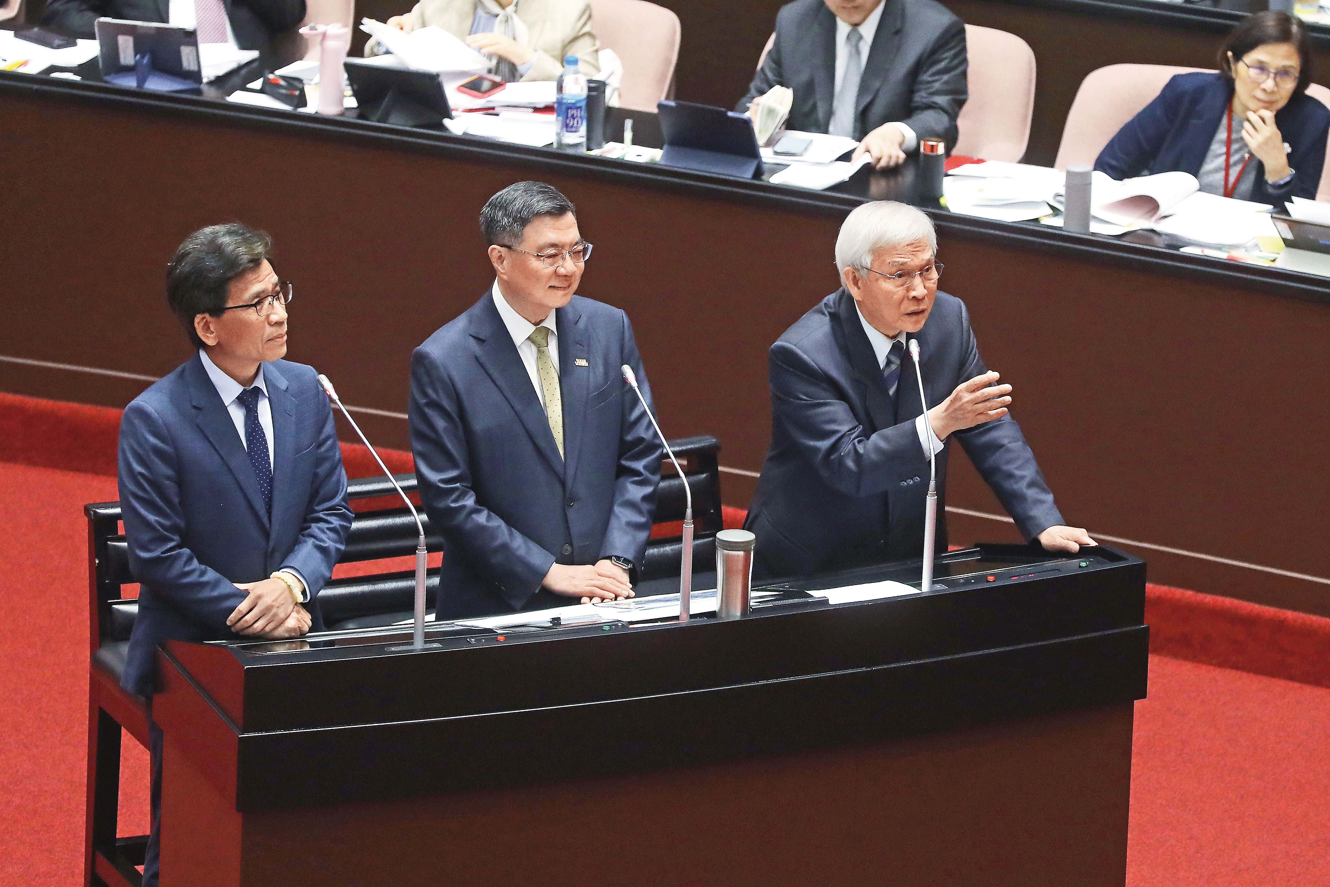 對於台美談判，國內財金官員稱美債是談判策略之一。