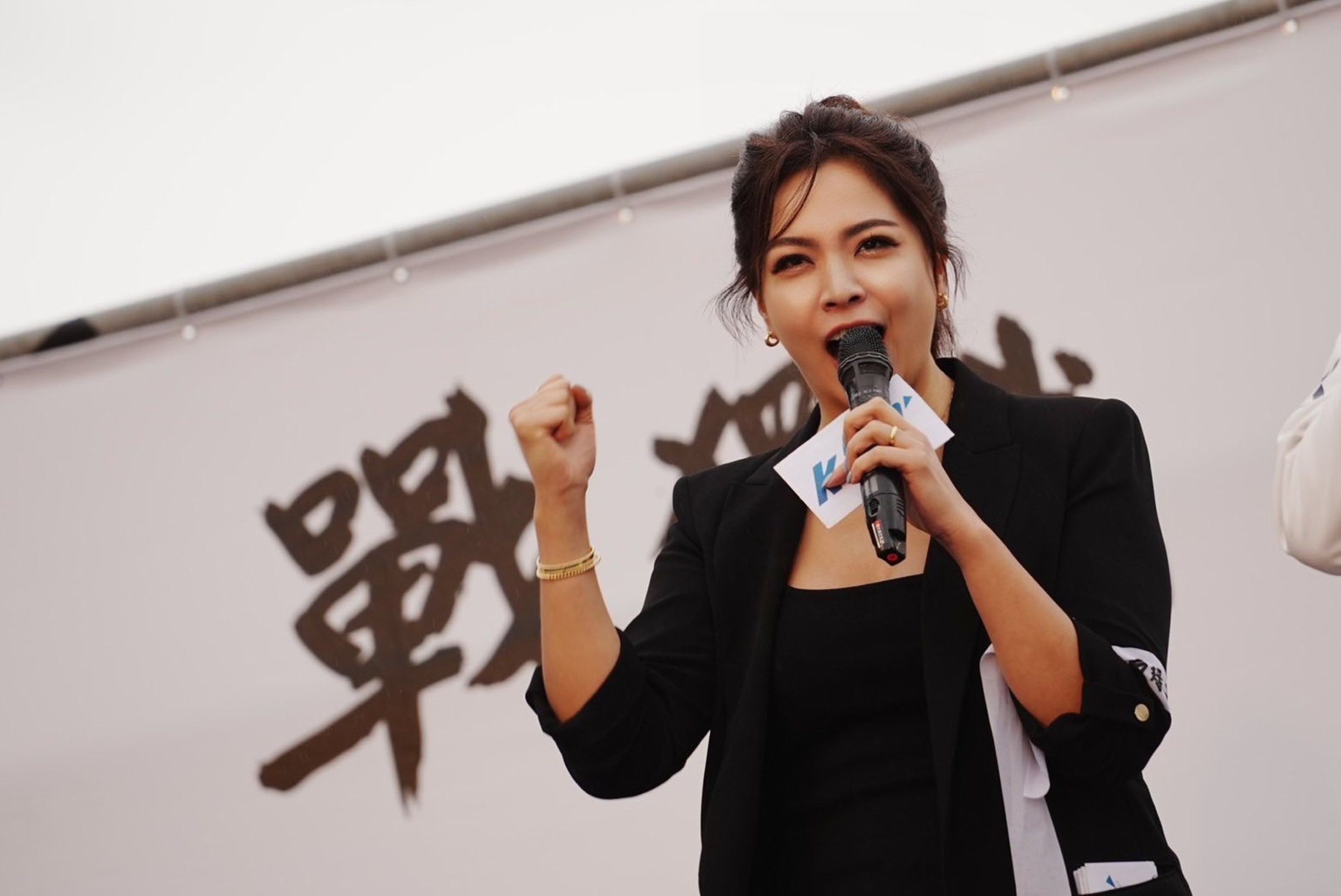 鍾沛君近日在政論節目中,竟爆出一句「有哪一個人因為沒吃便當餓死嗎?沒有。」此番言論引發熱議。(翻攝自鍾沛君臉書)