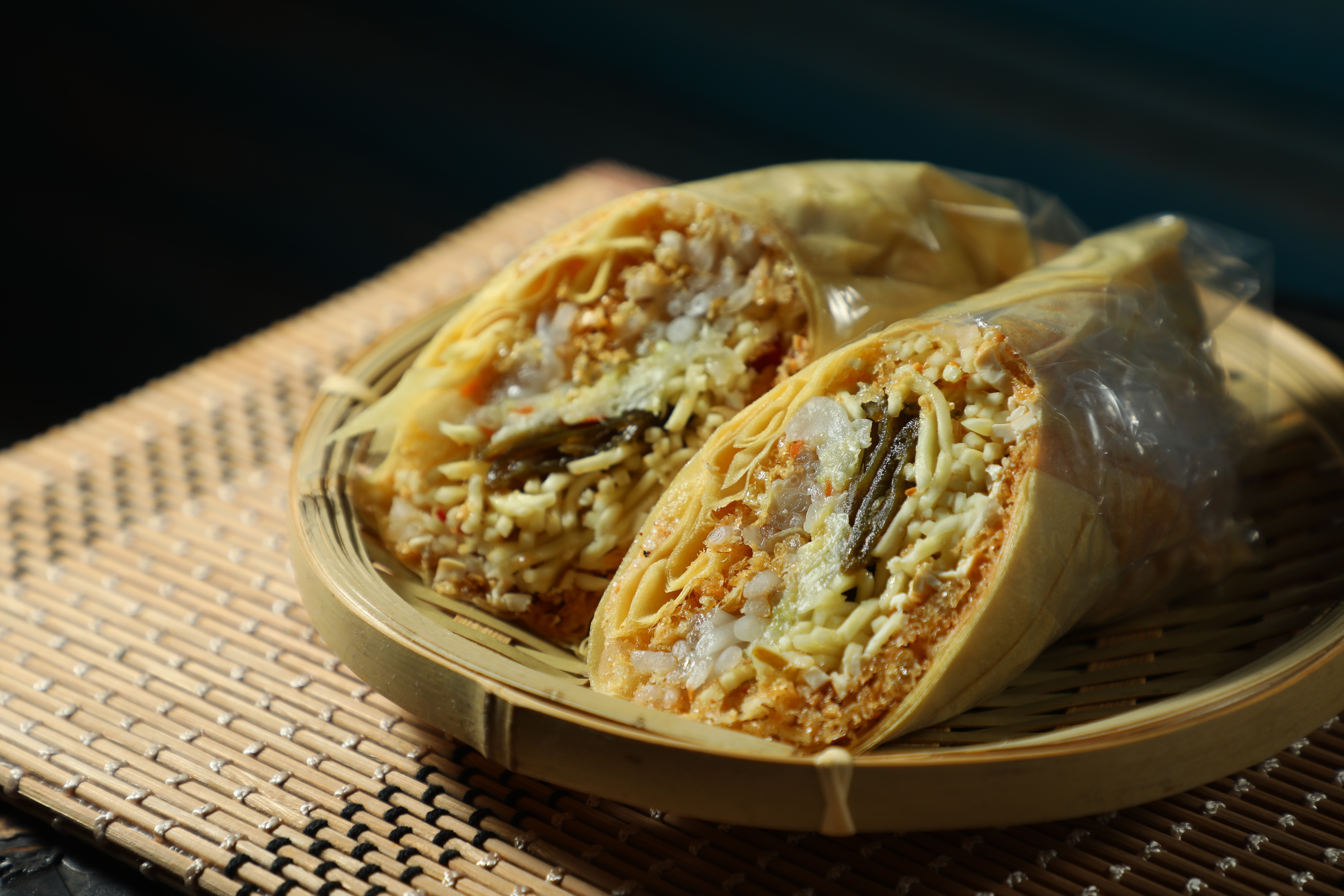 「御饗潤餅」居然把剝皮辣椒捲進潤餅，口味居然還很搭。