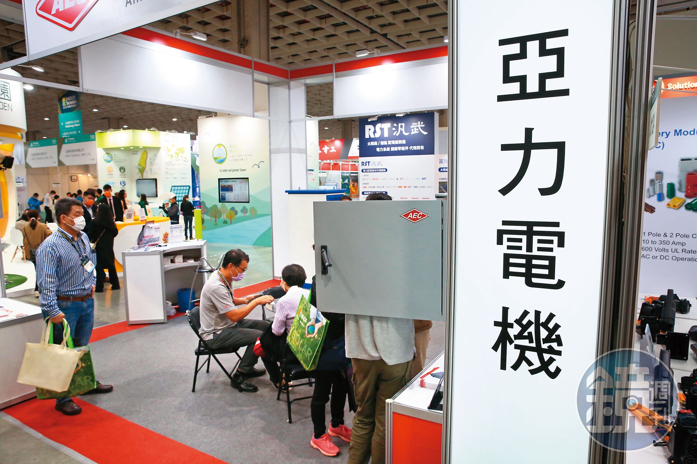 去年底新聞報導亞力電機參與台電韌電計畫，半年內股價翻倍。