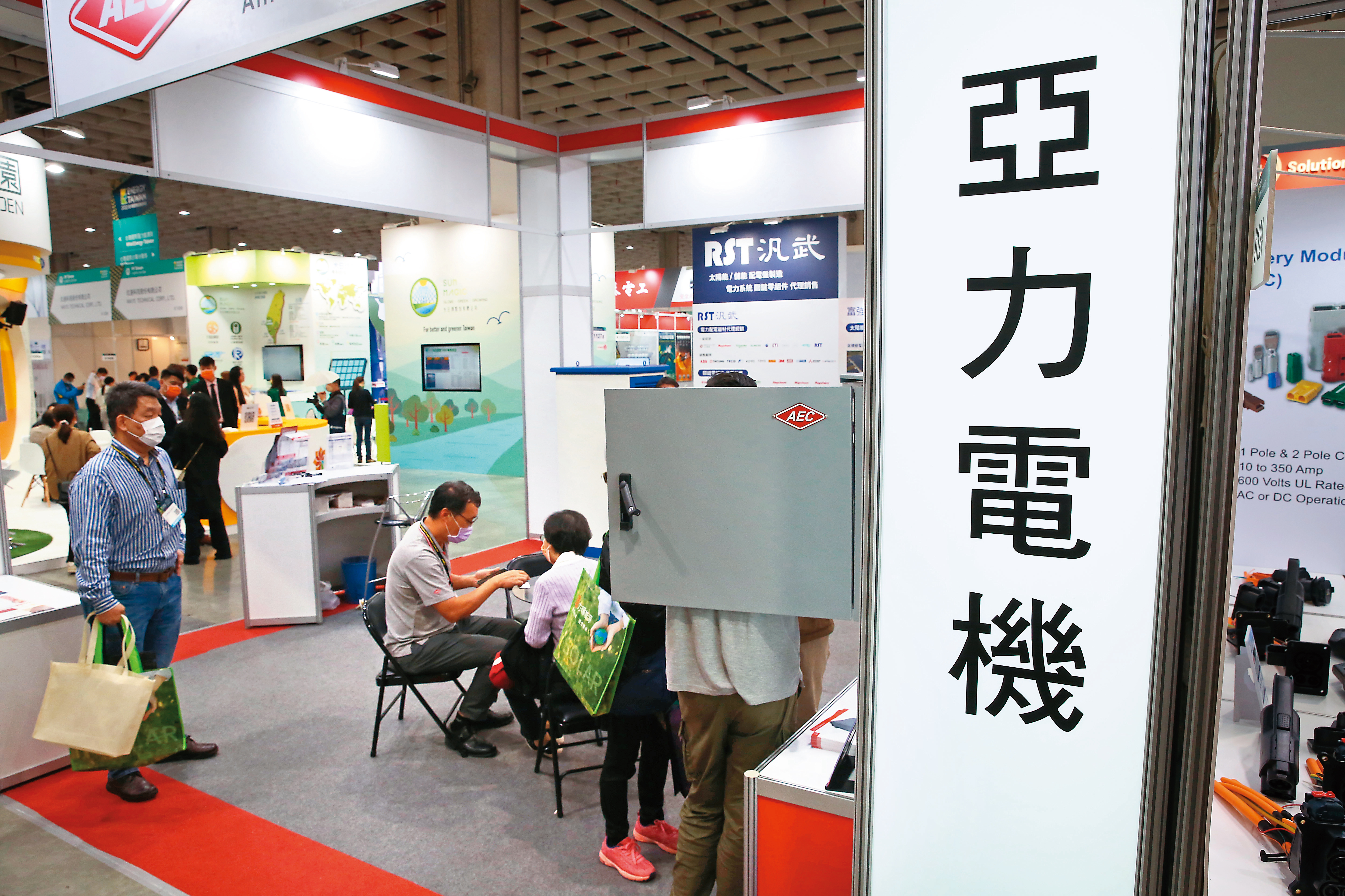 去年底新聞報導亞力電機參與台電韌電計畫，半年內股價翻倍。