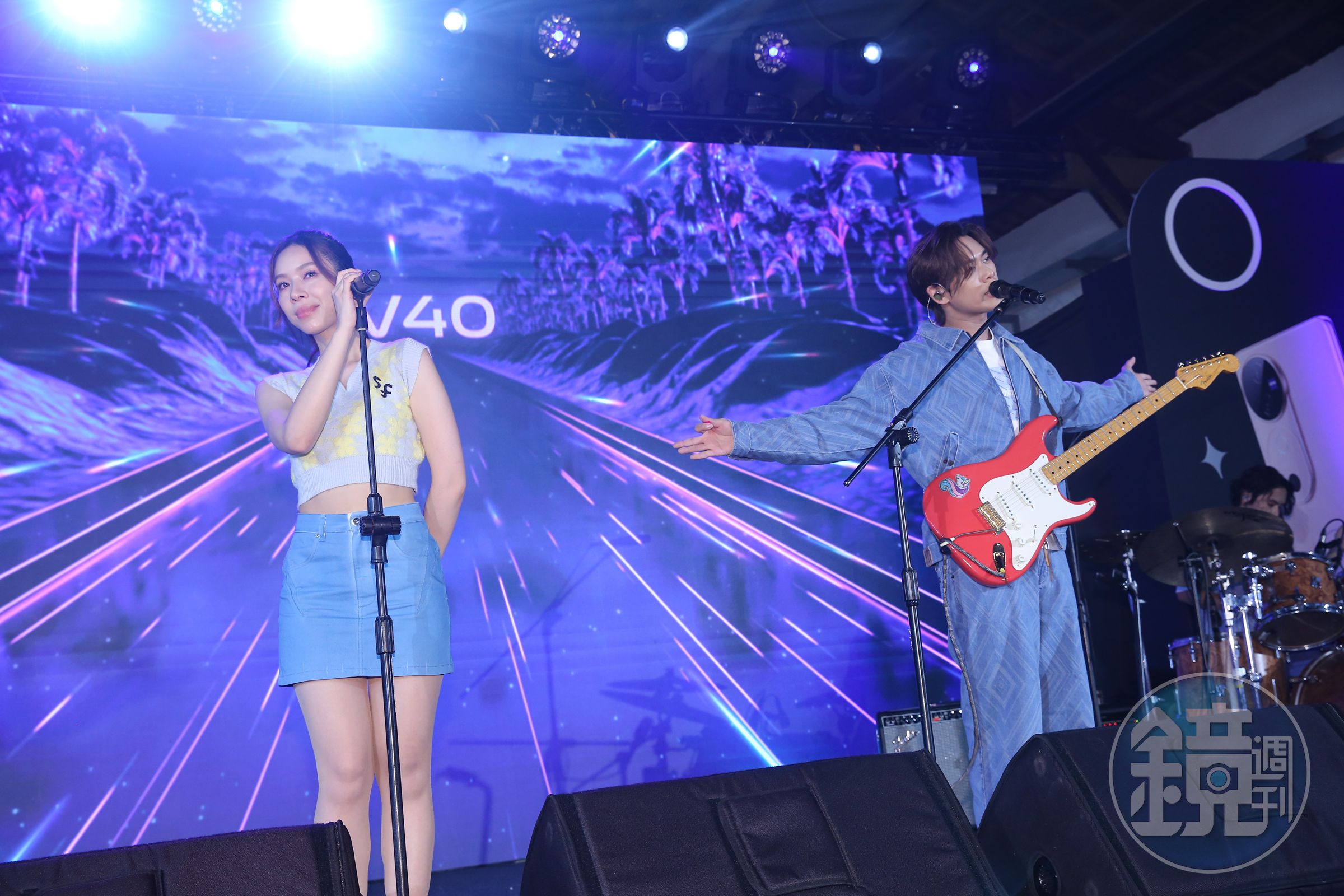 告五人在新機發表會演唱多首好歌，讓松菸倉庫變身演唱會現場。