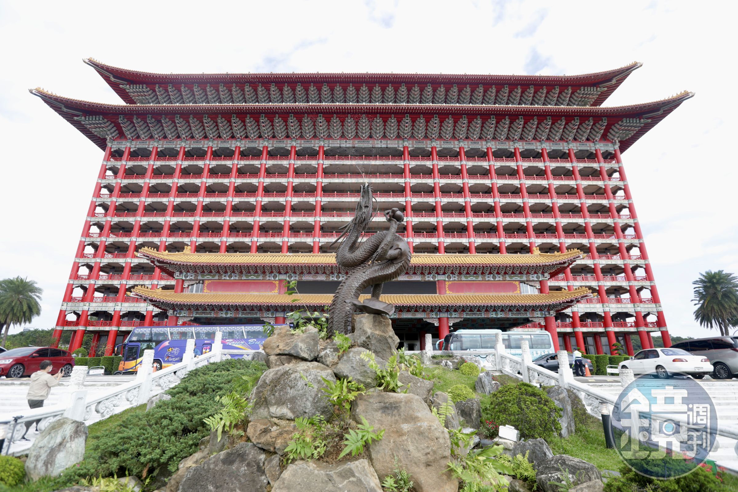 圓山飯店將位於花園廣場的日本神龍噴泉納入東密道導覽文化行程。