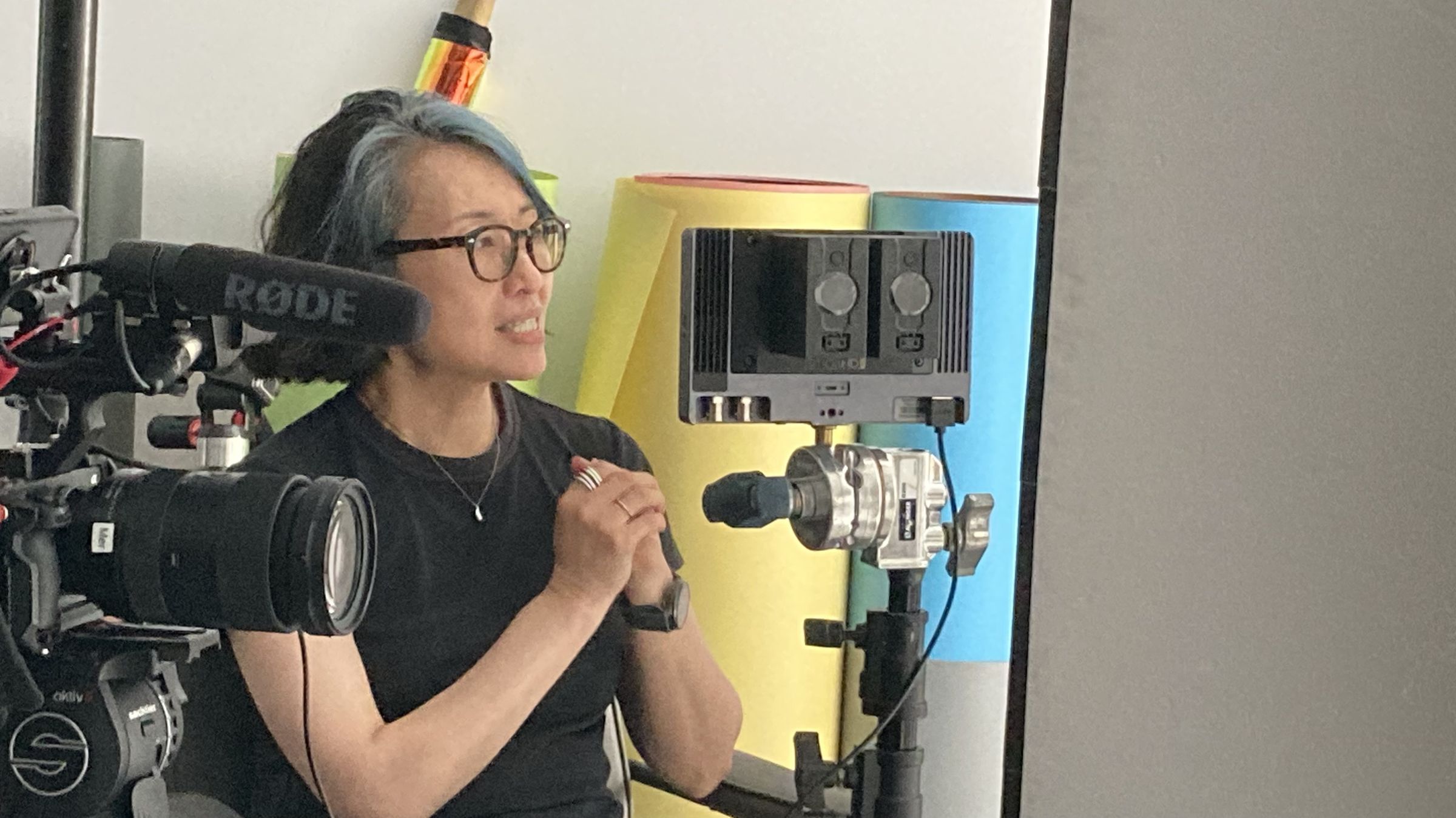導演盧慈穎身兼製作人克服各種困難完成紀錄片《終戰那一天》。(放假影像提供)