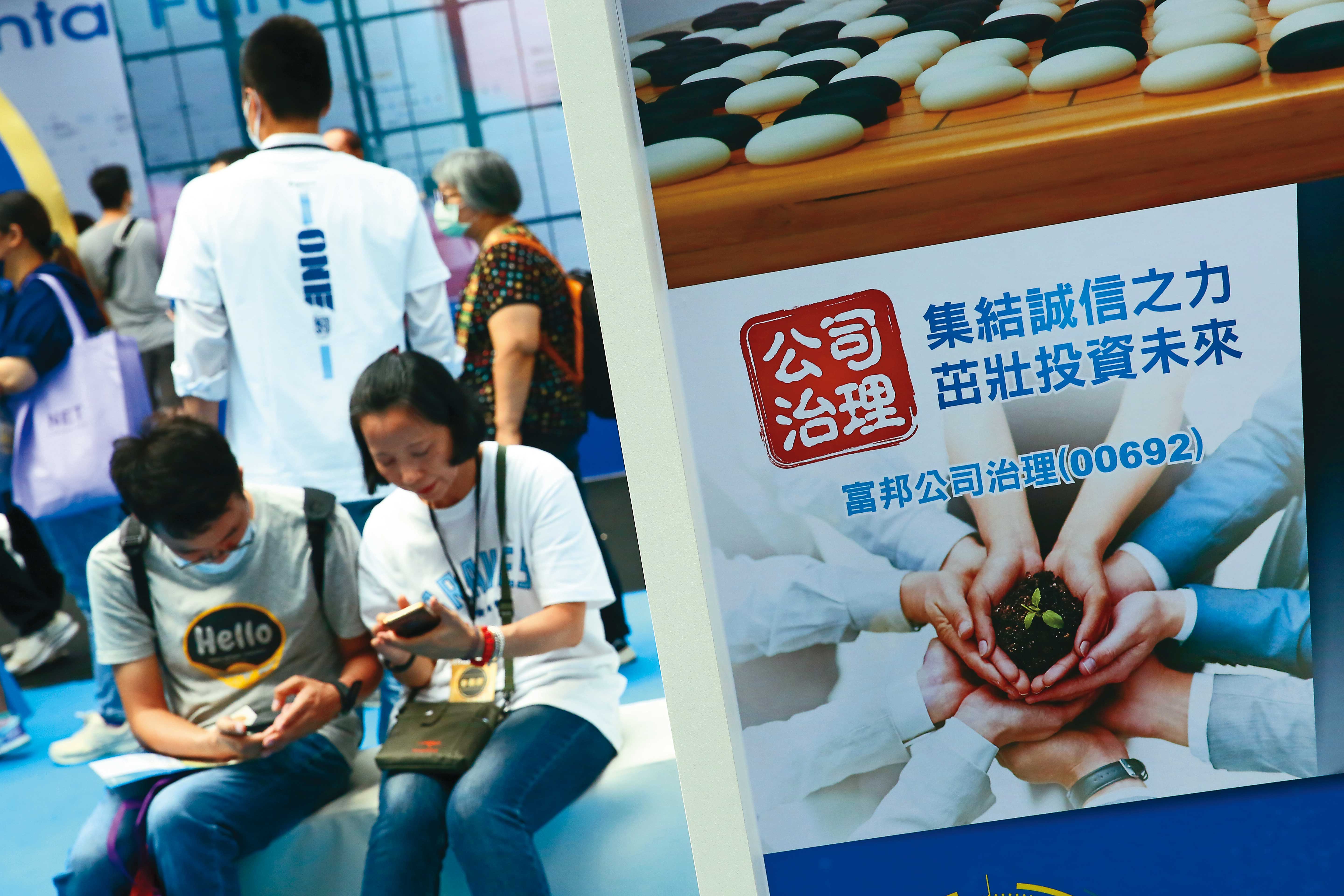 股添樂深知股海浮沉,而買ETF可避震,他因此長抱00692達7年。