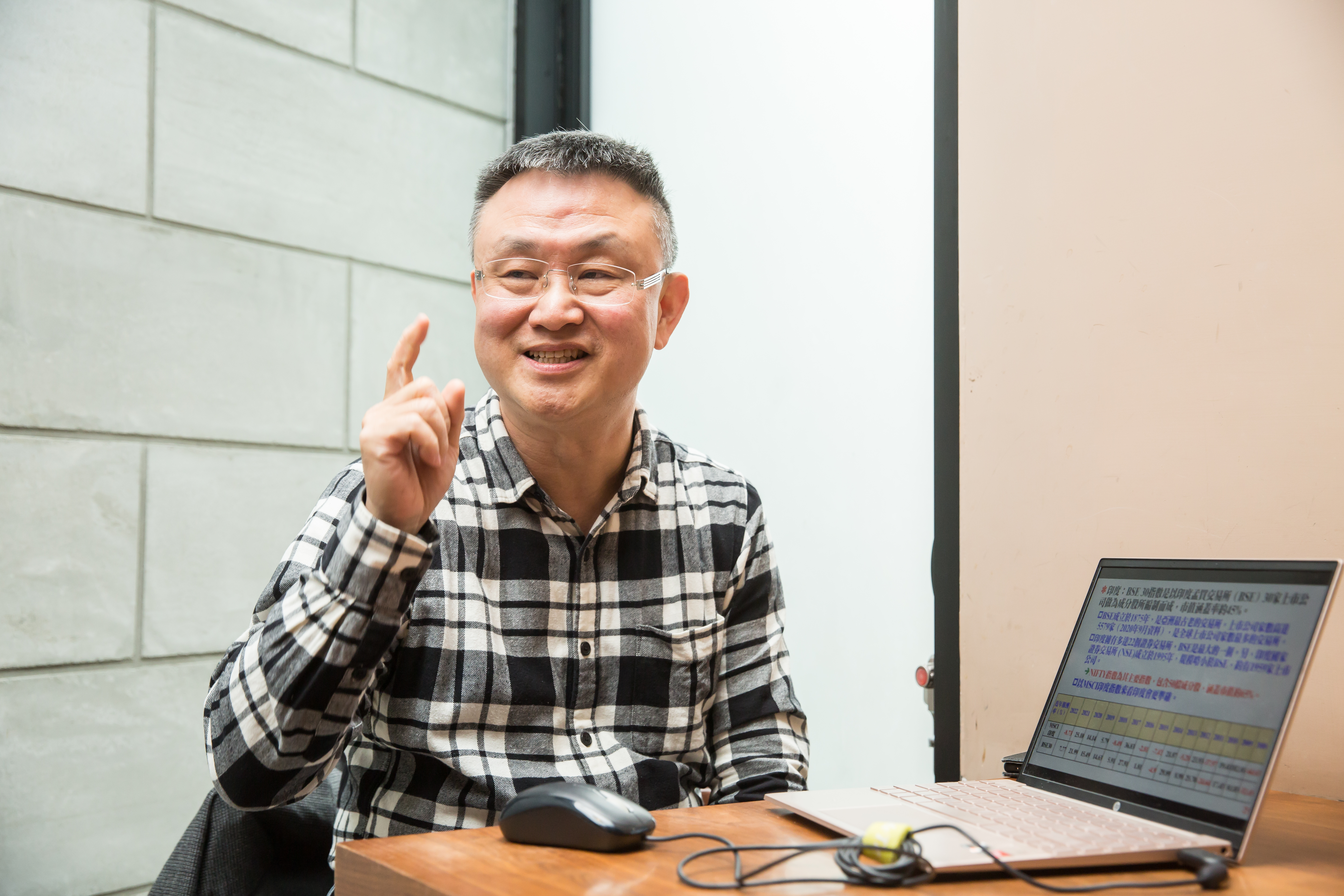 2025年主動式ETF掛牌時，財金教授朱岳中就看好未來績效將勝出。