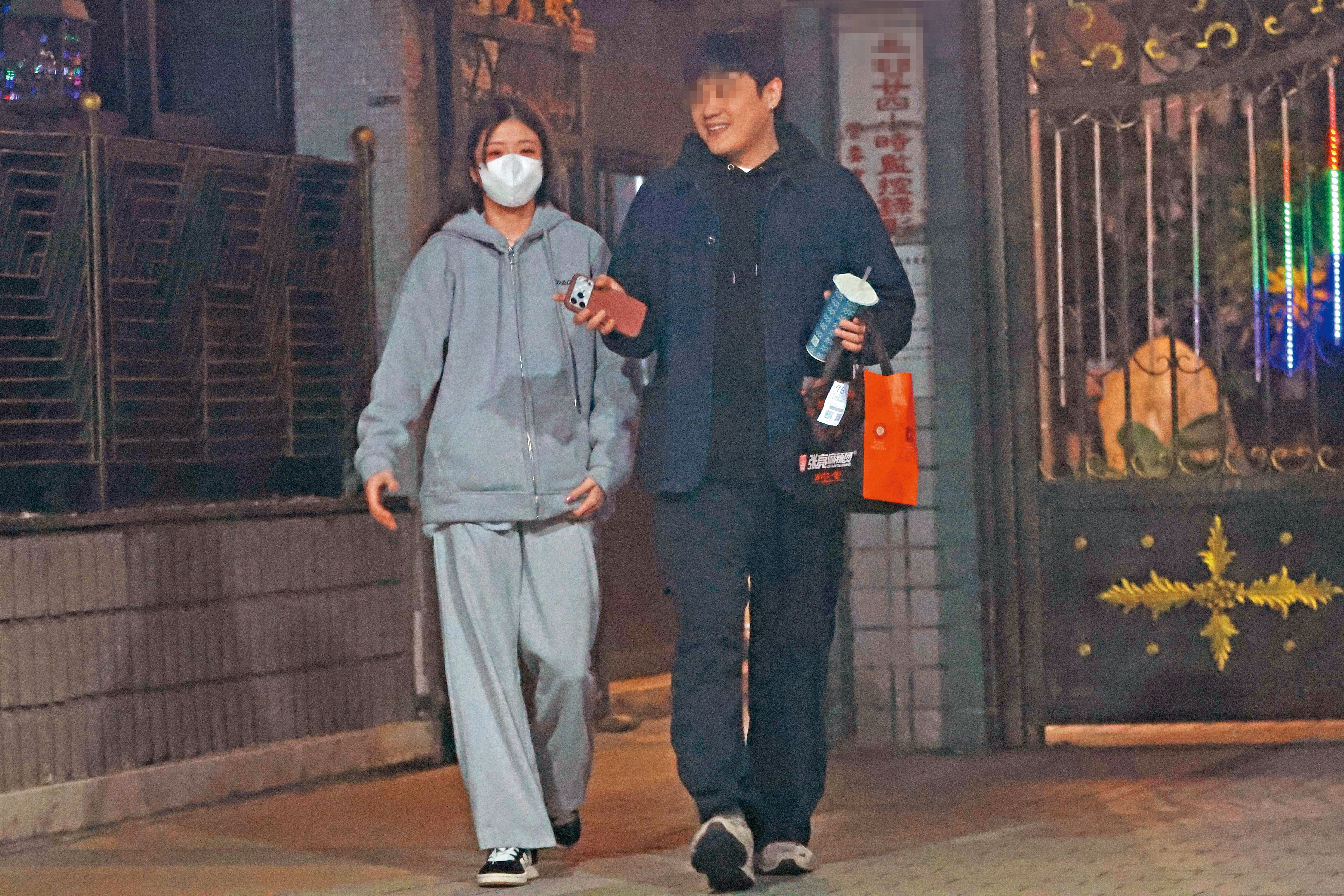 本刊直擊揮別不倫流言的柳柳（左），身邊出現一名駕駛BMW，貼心接送的護花使者，而且兩人在她家相處4個小時。