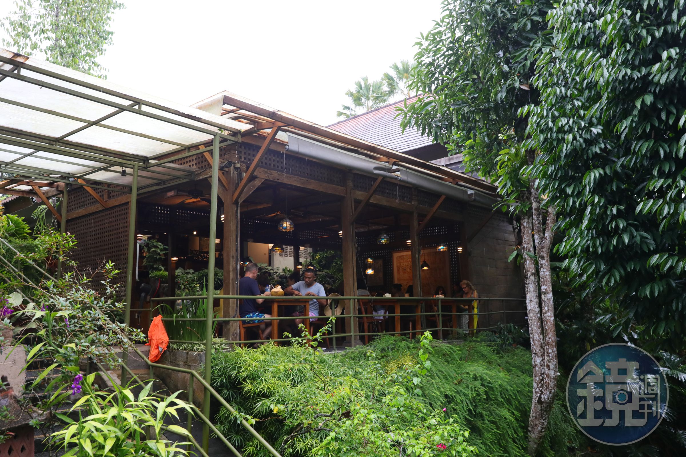 餐廳四周被綠意環繞，環境鬧中取靜。