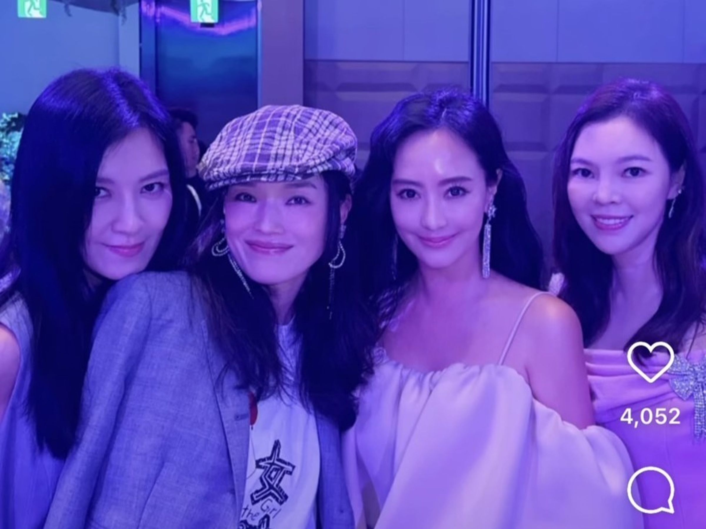 曾馨瑩(右起)、關穎、舒淇、林熙蕾參加蕭敬騰婚禮。(翻攝關穎IG)