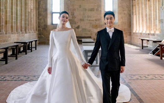 何猷君、奚夢瑤法國大婚。（翻攝自微博）